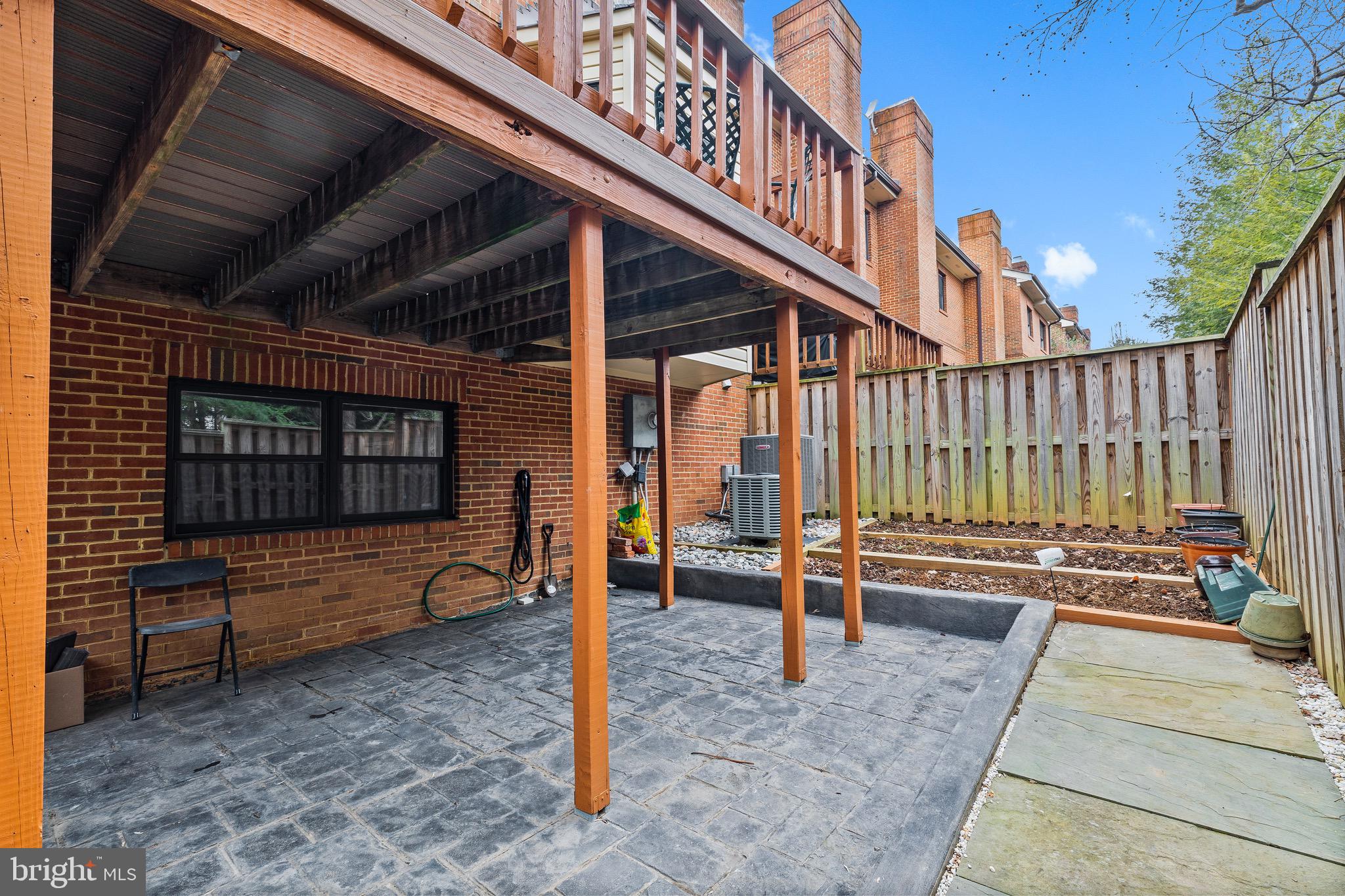 HAMPTONS OF MCLEAN - Residential