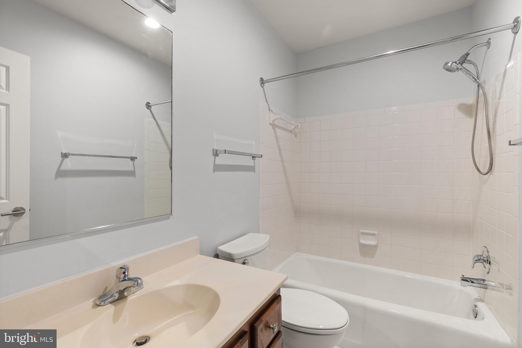 HAMPTONS OF MCLEAN - Residential