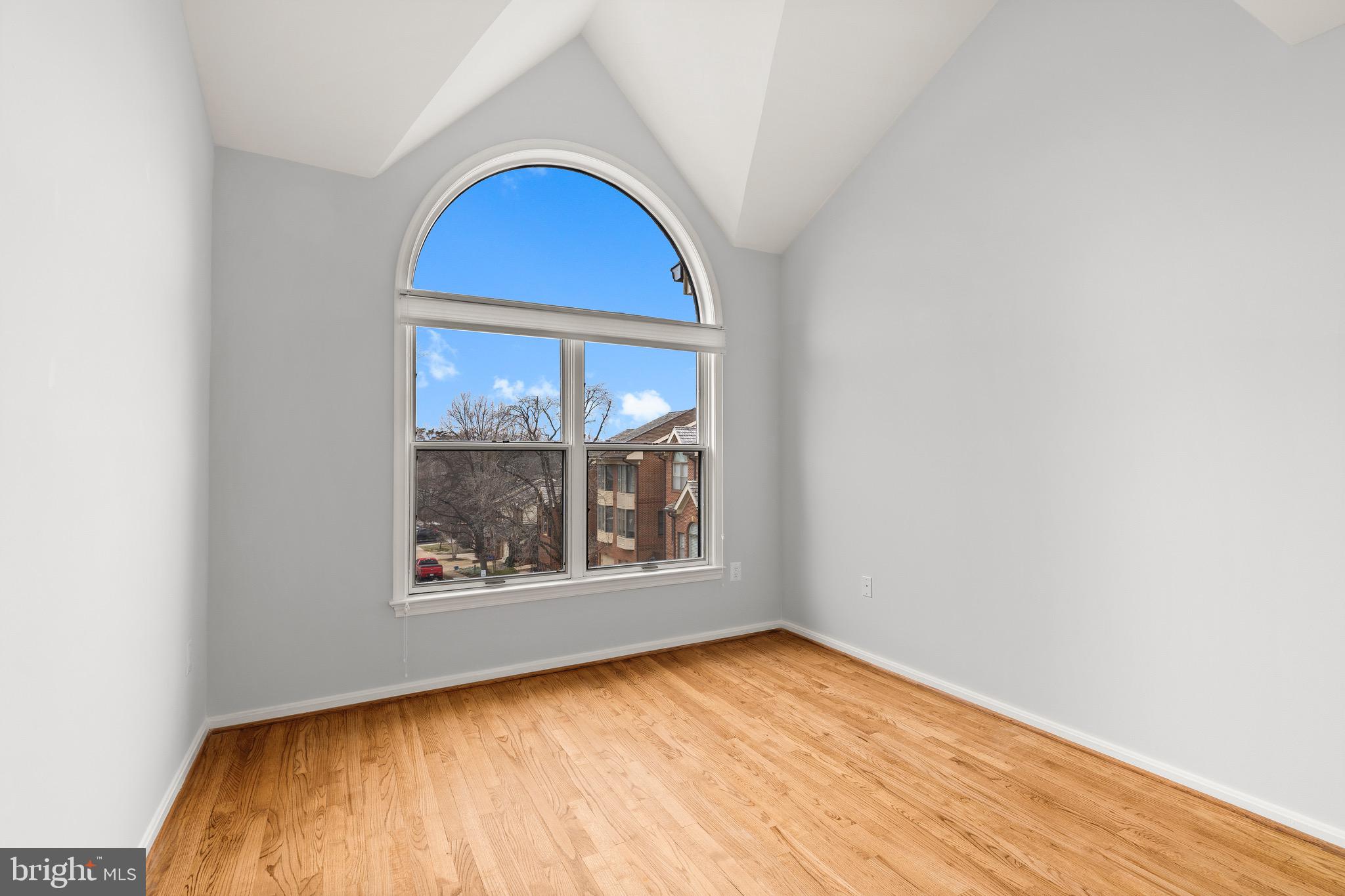 HAMPTONS OF MCLEAN - Residential