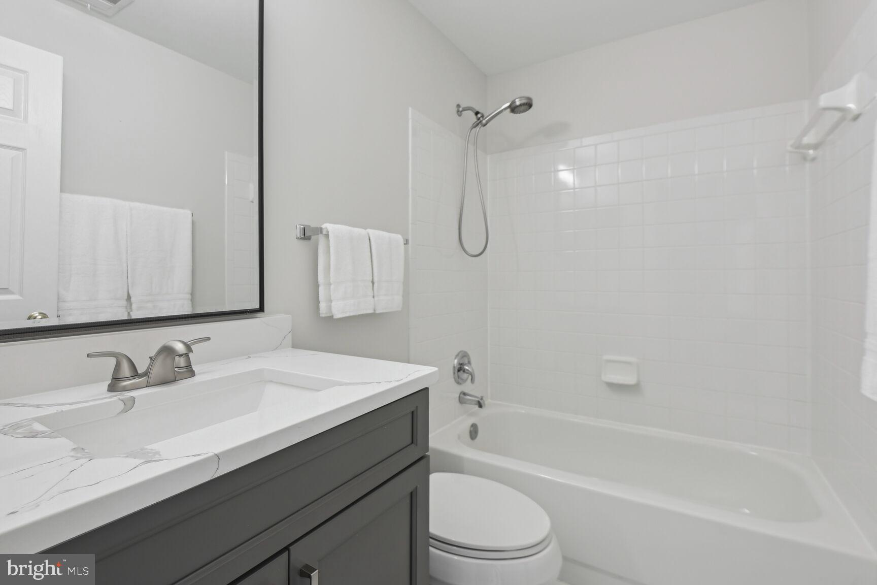 TIMBERLAKE ESTATES - Residential