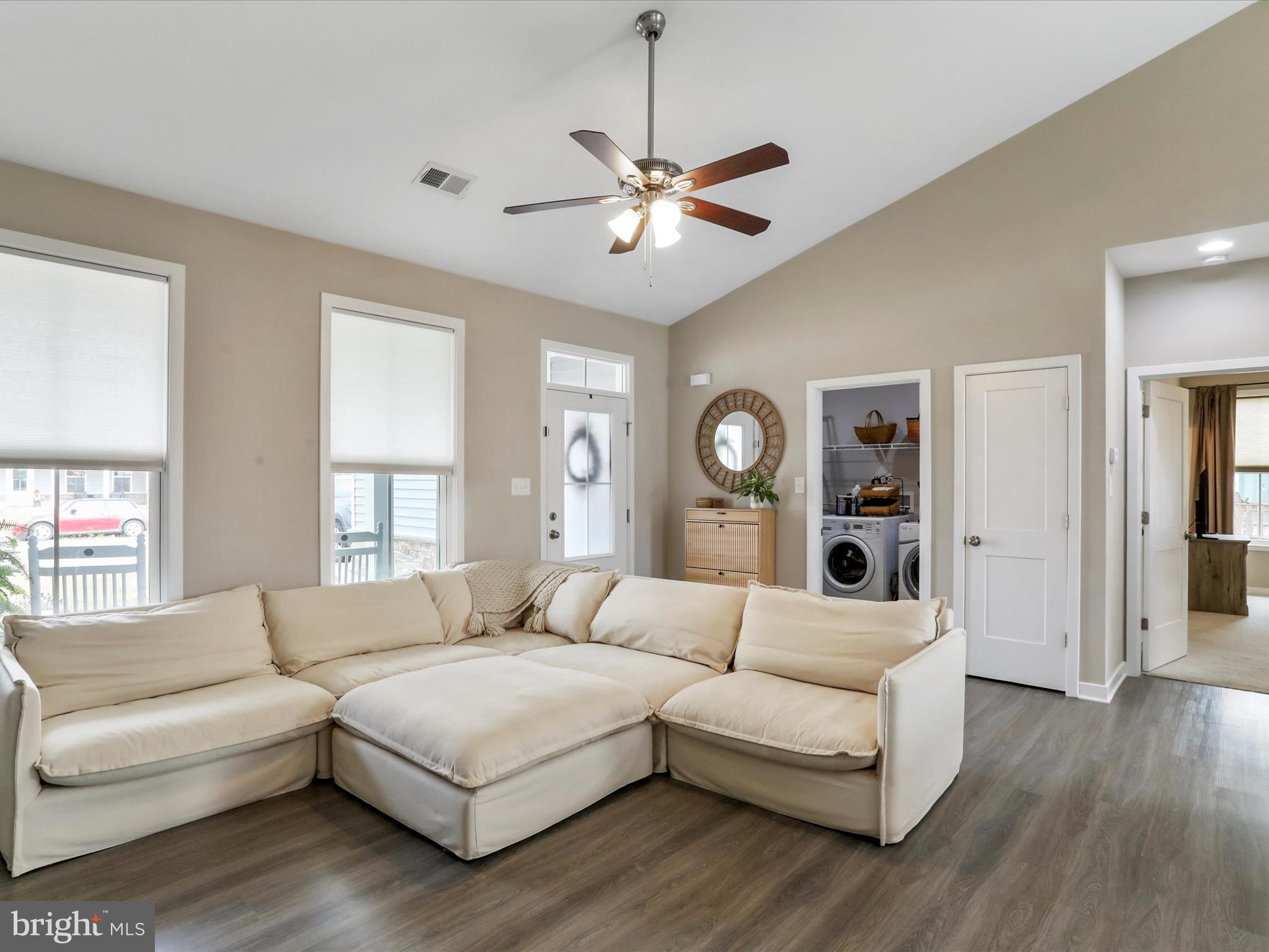 NADENBOUSCH PINES - Residential