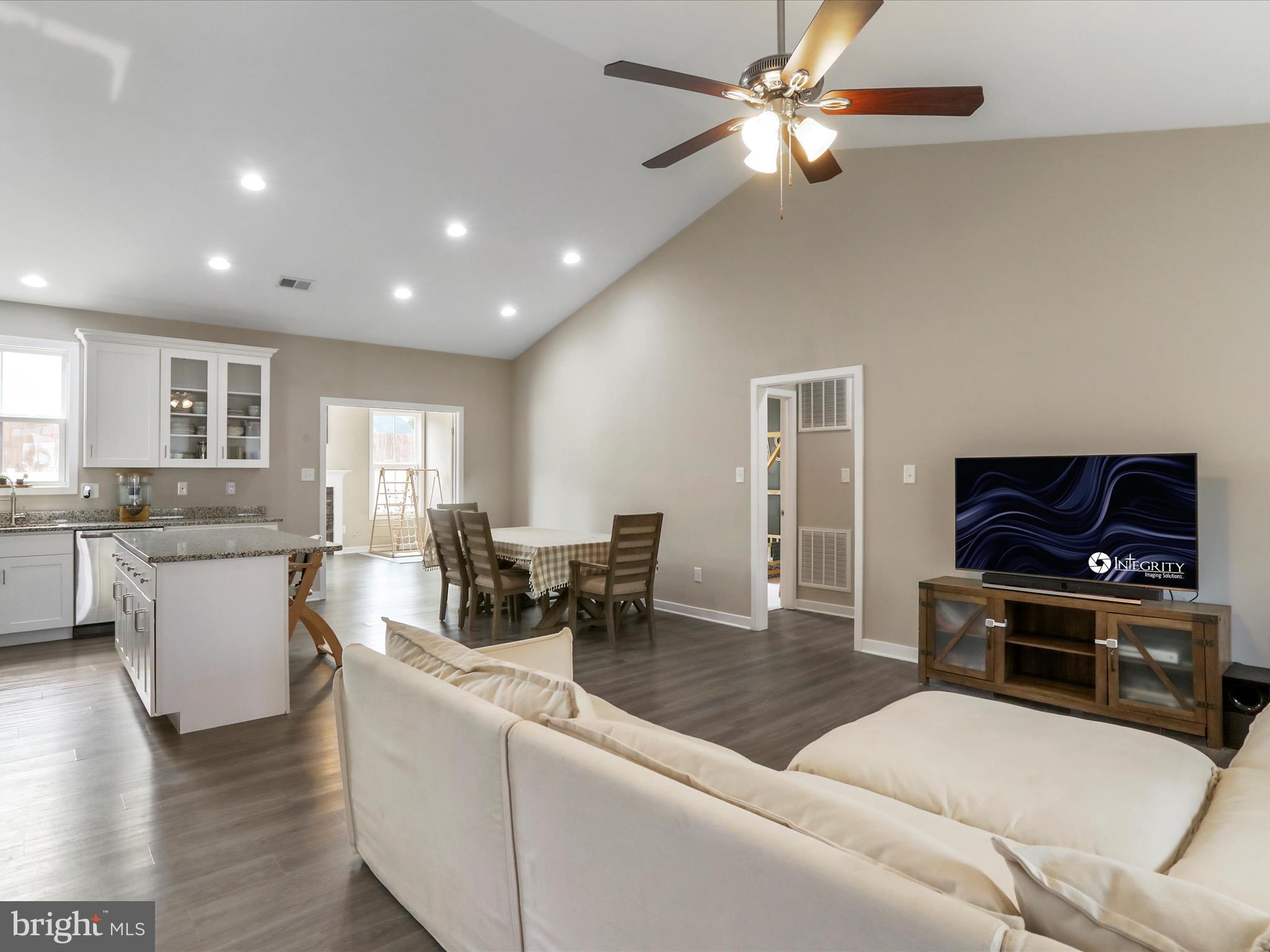 NADENBOUSCH PINES - Residential