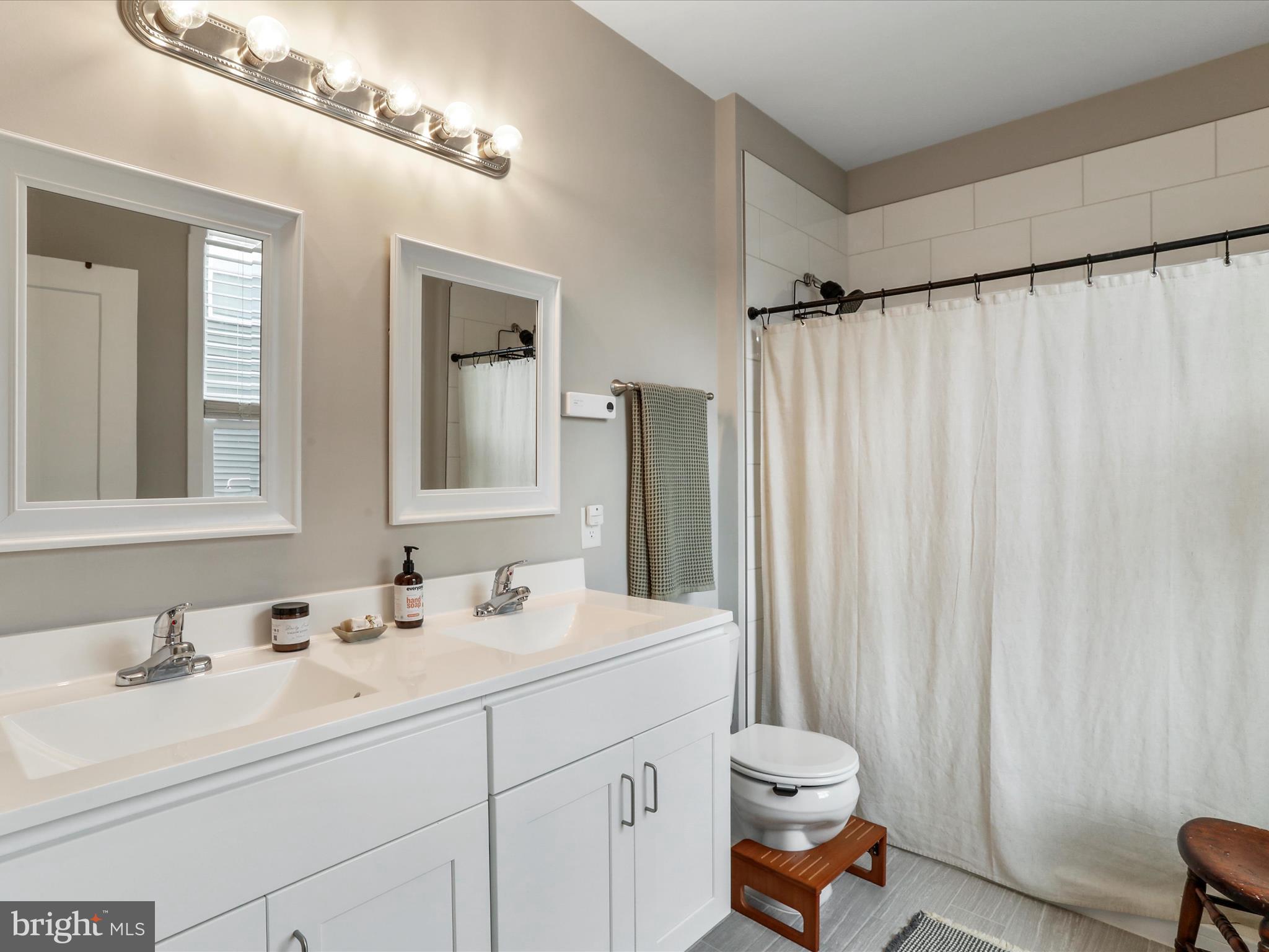 NADENBOUSCH PINES - Residential