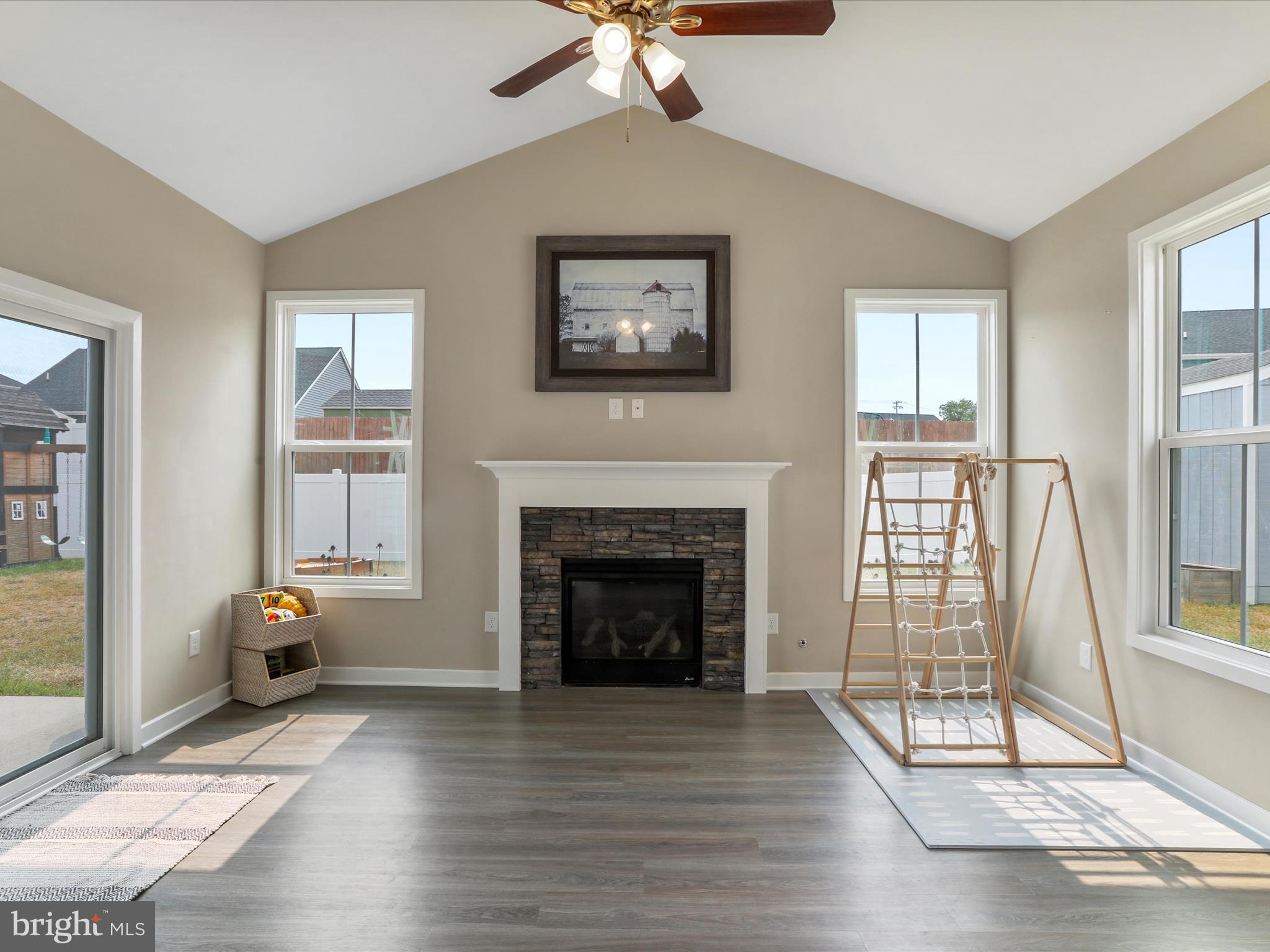 NADENBOUSCH PINES - Residential