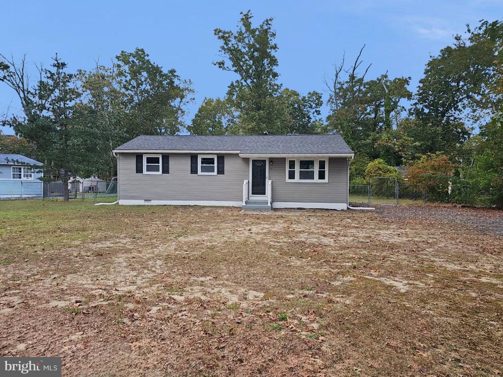 Photo of 411 Woodlawn Avenue, WILLIAMSTOWN, NJ 08094 (MLS # NJAC2021412)