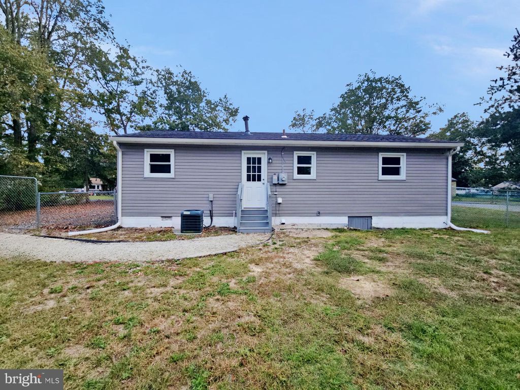 Photo of 411 Woodlawn Avenue, WILLIAMSTOWN, NJ 08094 (MLS # NJAC2021412)