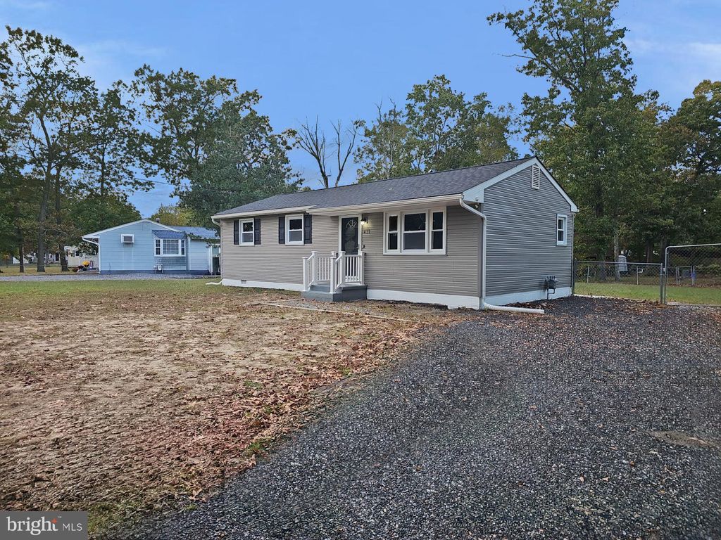 Photo of 411 Woodlawn Avenue, WILLIAMSTOWN, NJ 08094 (MLS # NJAC2021412)