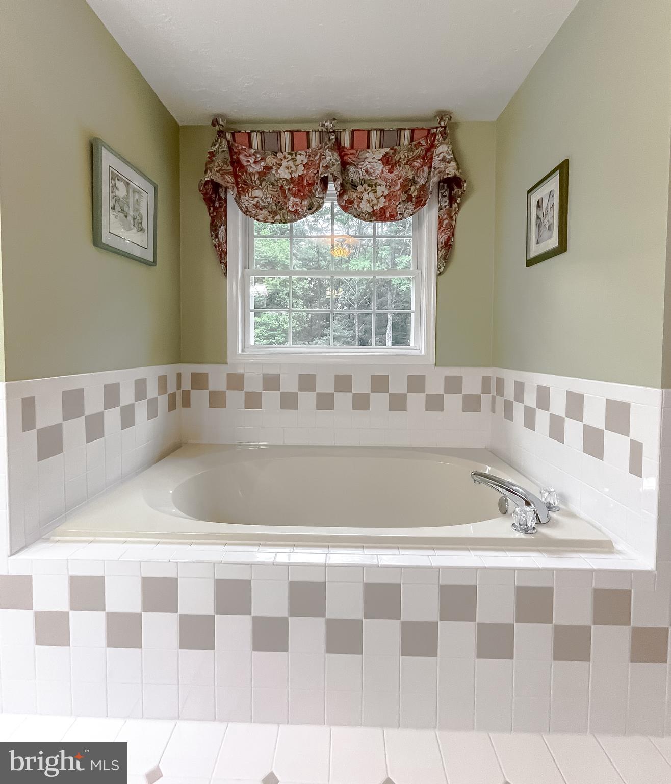 CHESTNUT HILLS - Residential