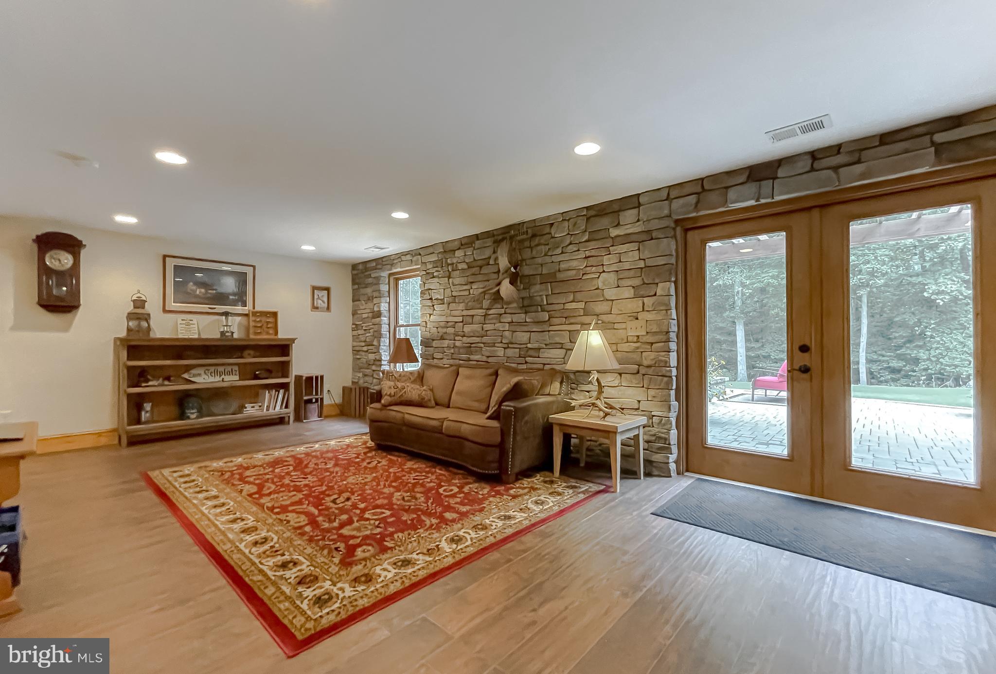 CHESTNUT HILLS - Residential