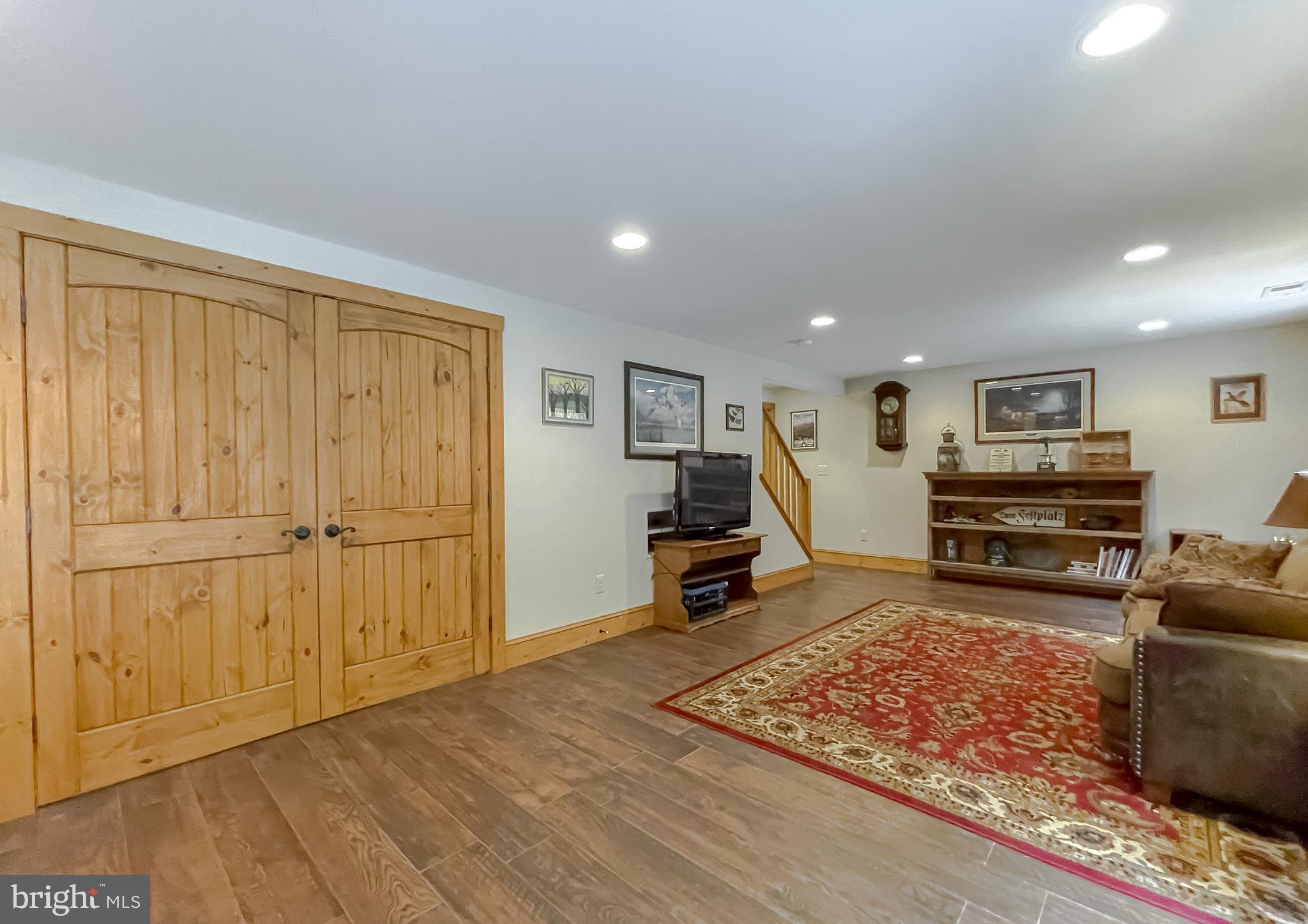 CHESTNUT HILLS - Residential