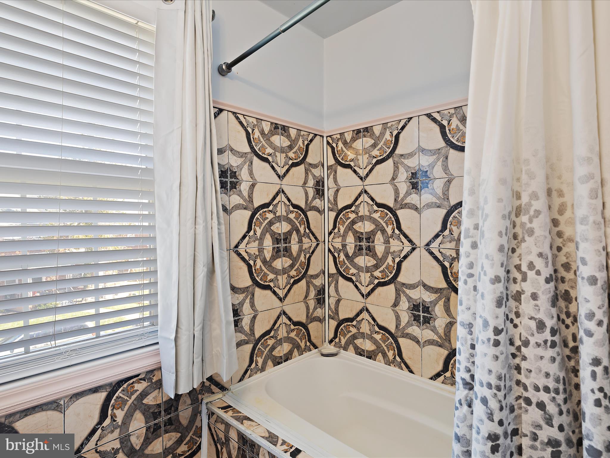 LOYOLA - NOTRE DAME - Residential