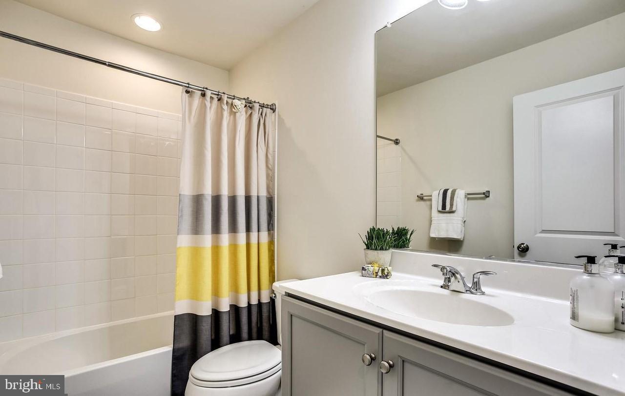 TALLYN RIDGE AT PINECLIFF PARK - Residential Lease