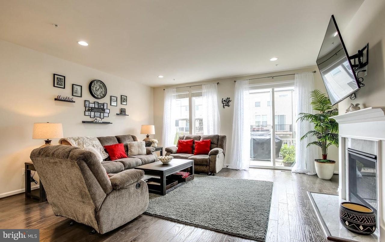 TALLYN RIDGE AT PINECLIFF PARK - Residential Lease