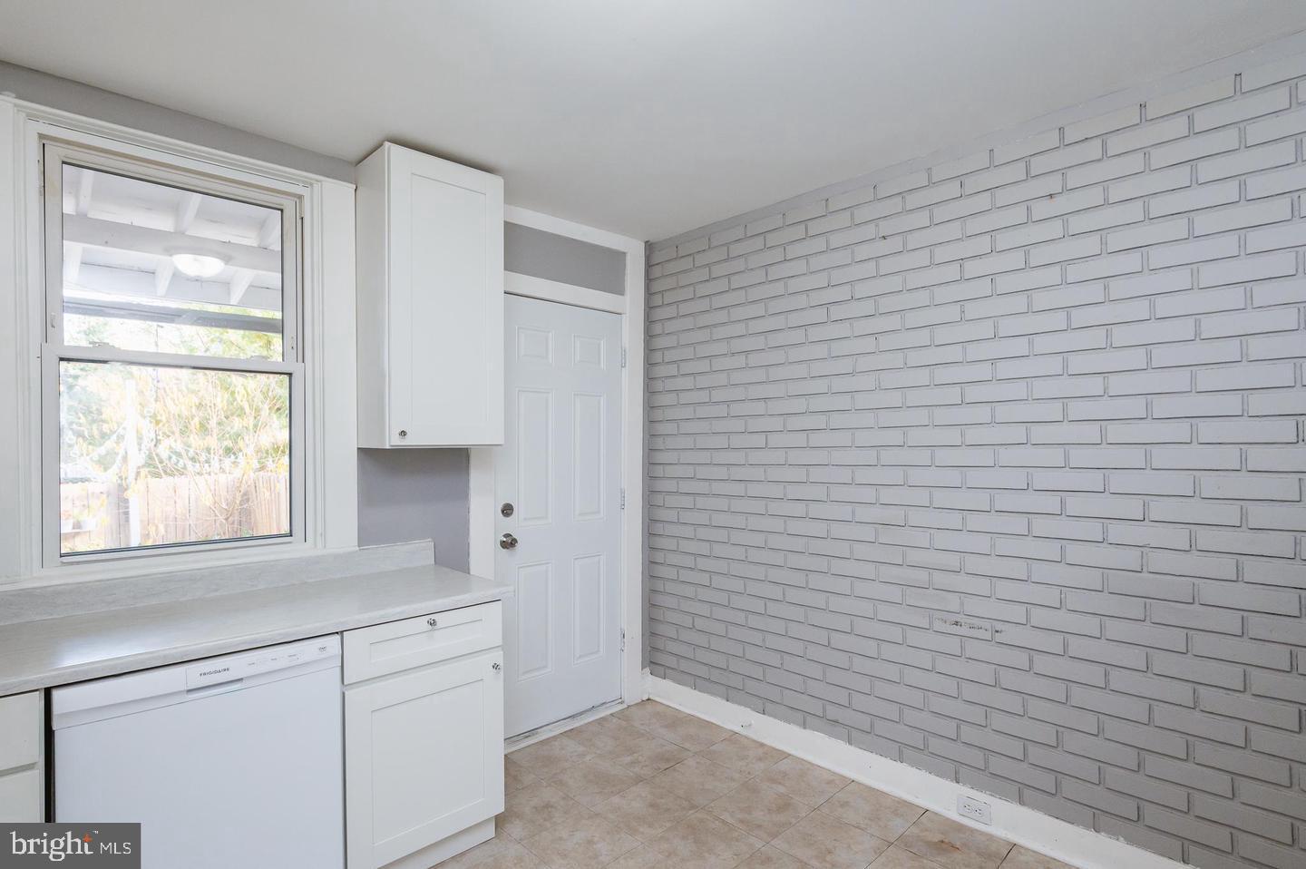 HAMPDEN HISTORIC DISTRICT - Residential Lease