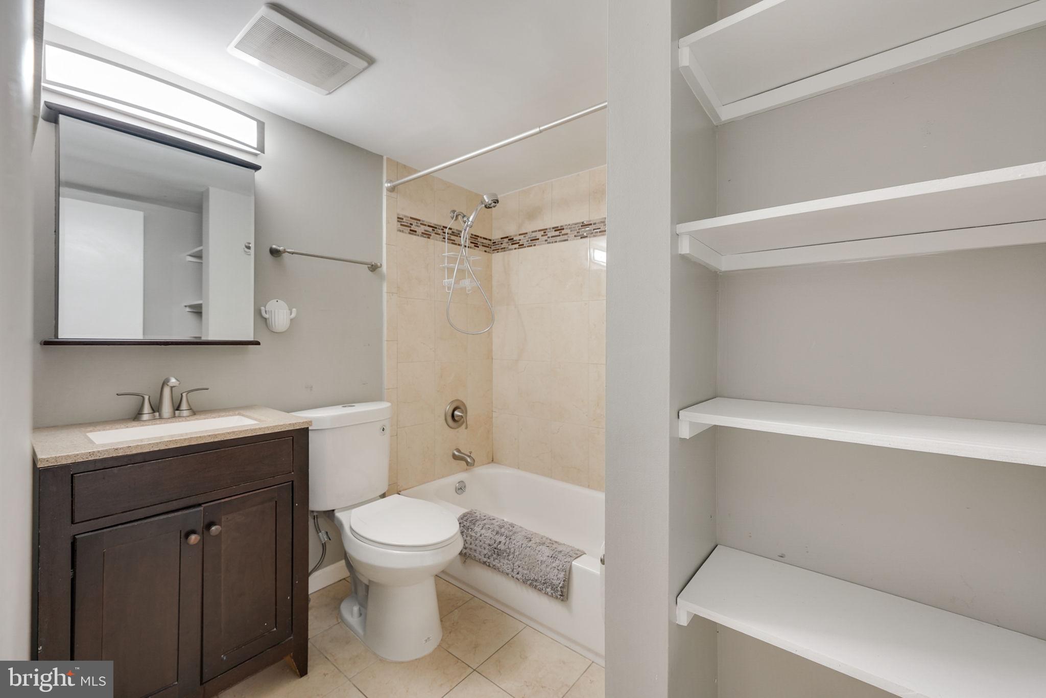 BOLLING BROOK - Residential Lease