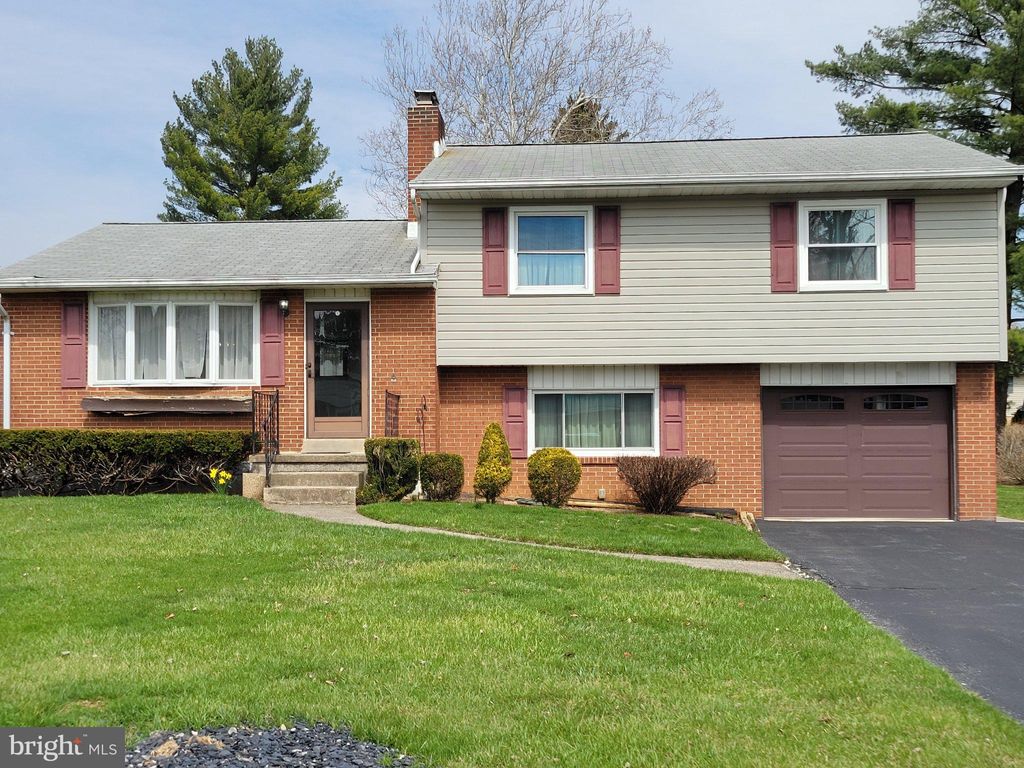 Photo of 3552 Lord Byron Drive, BETHLEHEM, PA 18017 (MLS # PANH2009550)