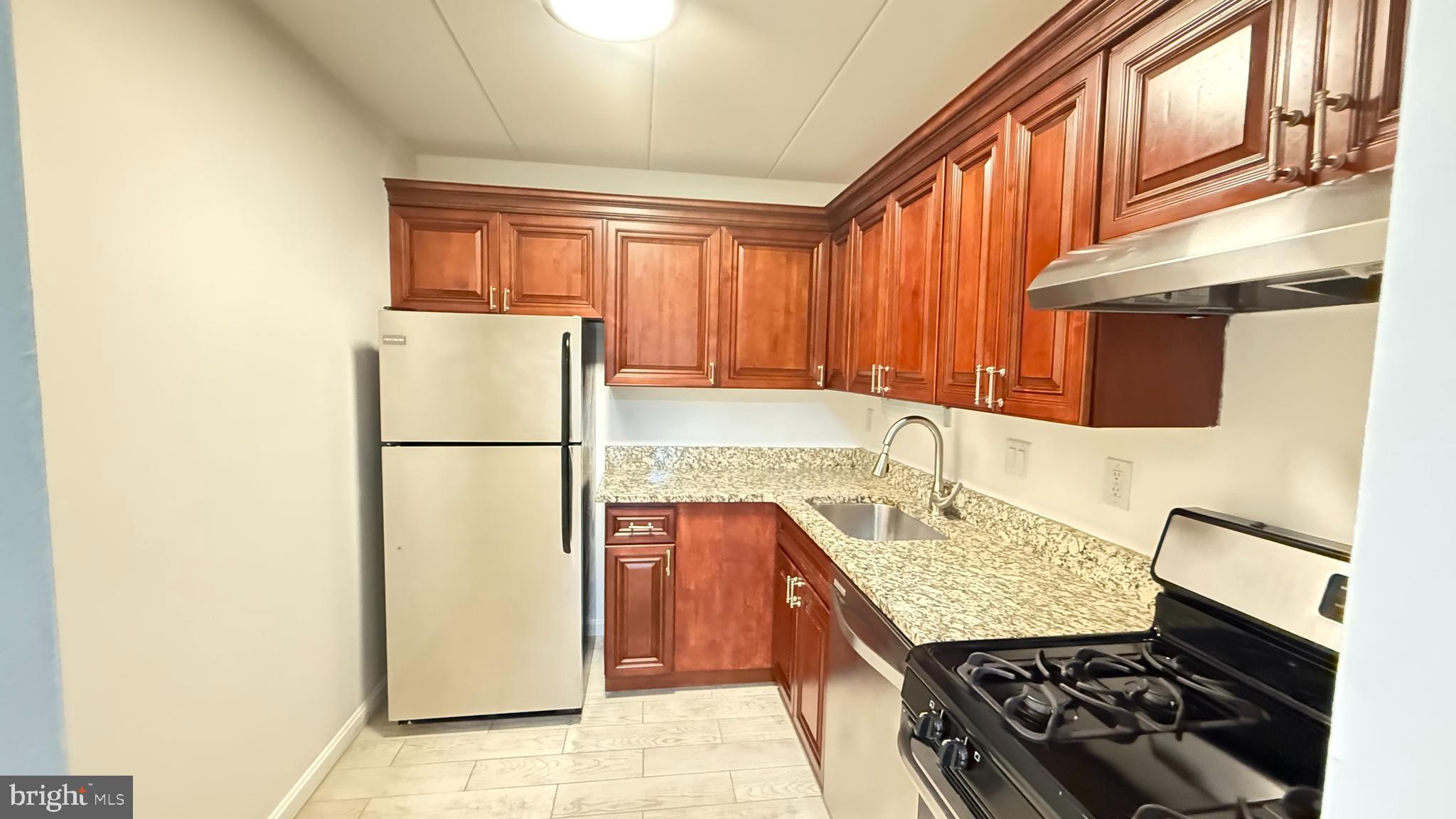 125 CLUBHOUSE DRIVE H SW 1