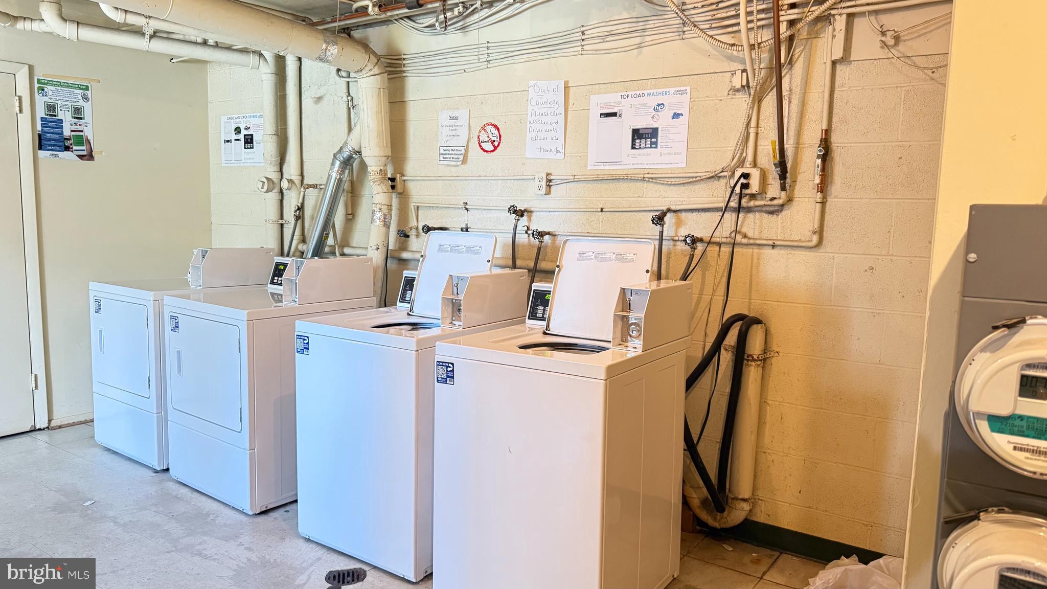 COUNTRY CLUB GREEN - Residential