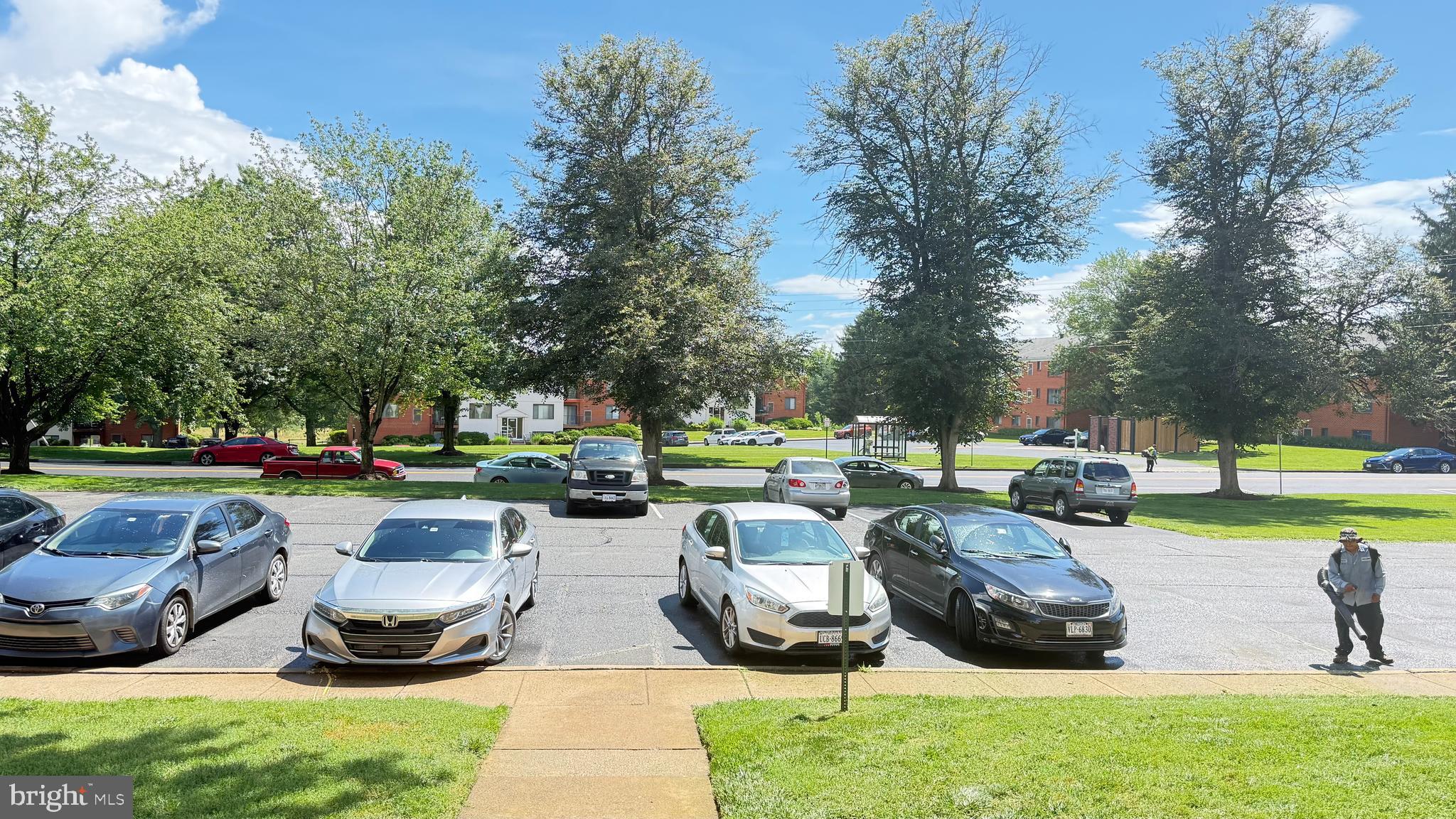 COUNTRY CLUB GREEN - Residential