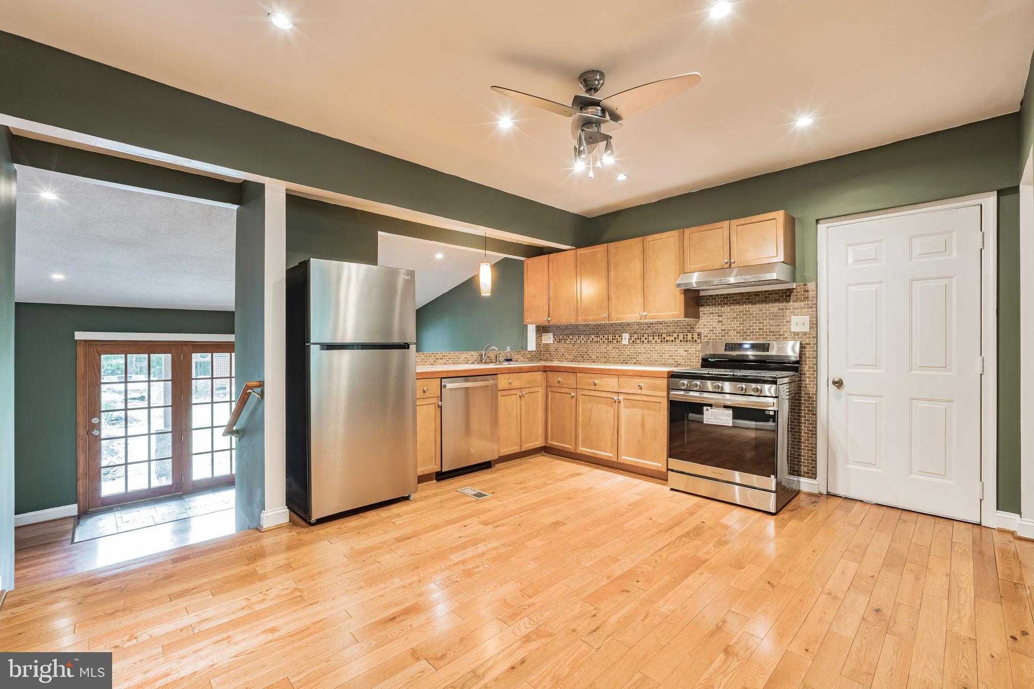 ARLINGTON VILLAGE - Residential Lease