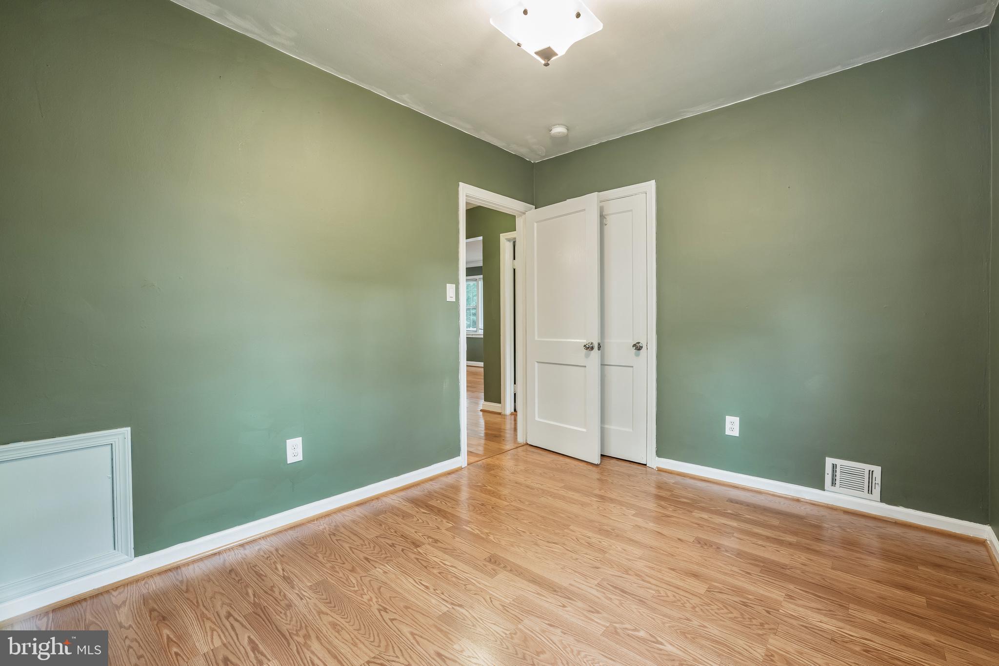 ARLINGTON VILLAGE - Residential Lease