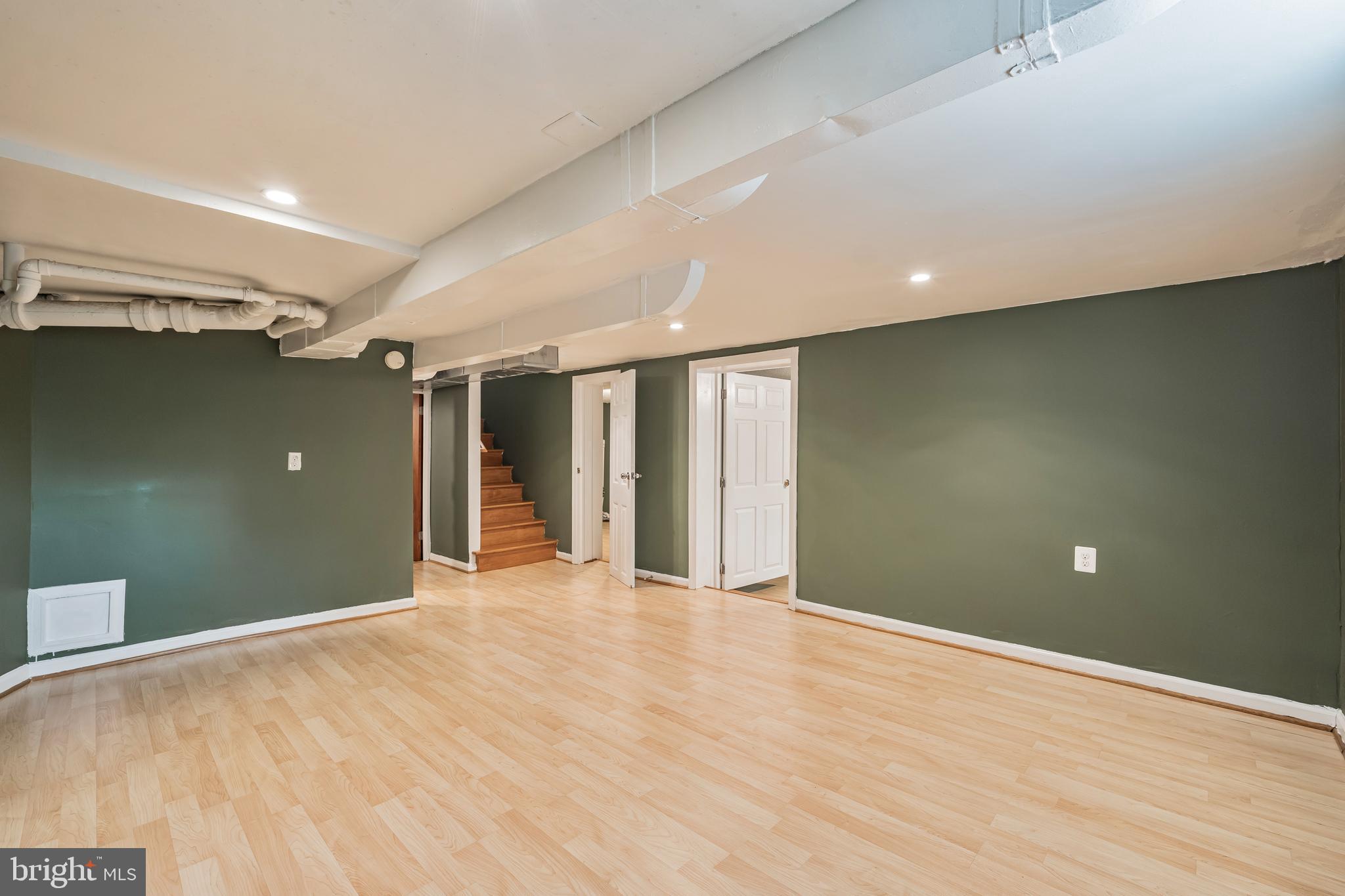 ARLINGTON VILLAGE - Residential Lease