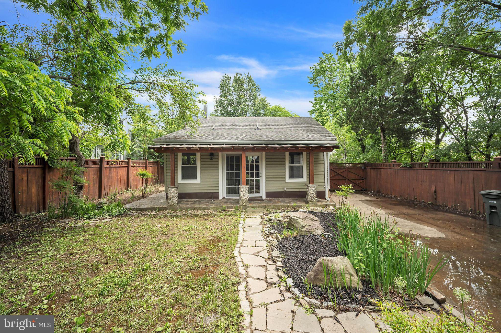 ARLINGTON VILLAGE - Residential Lease