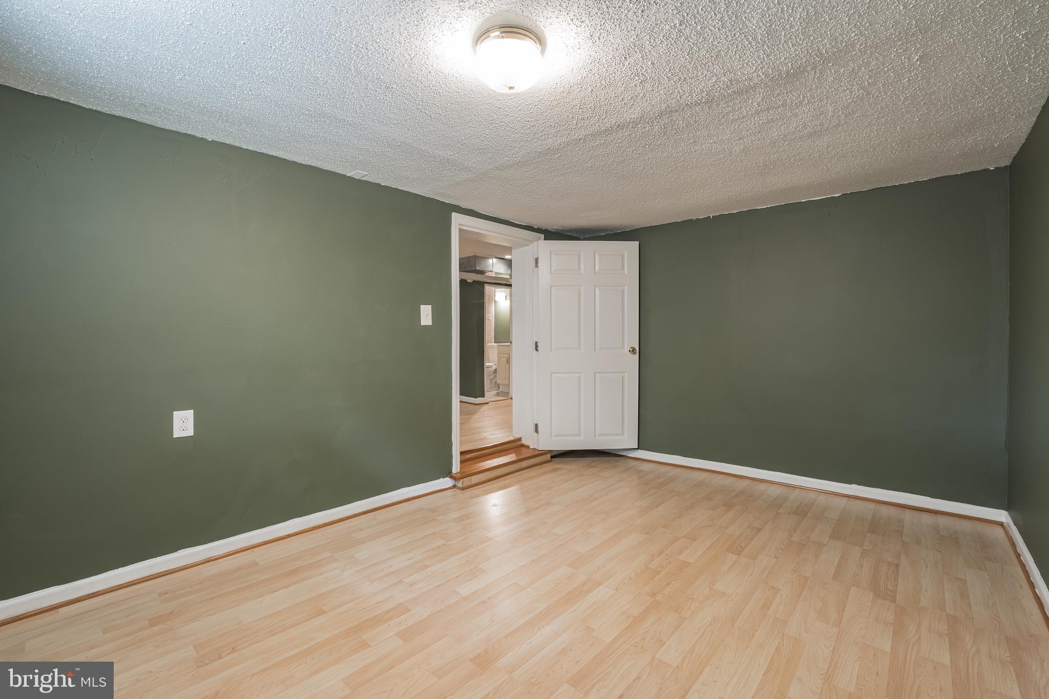 ARLINGTON VILLAGE - Residential Lease