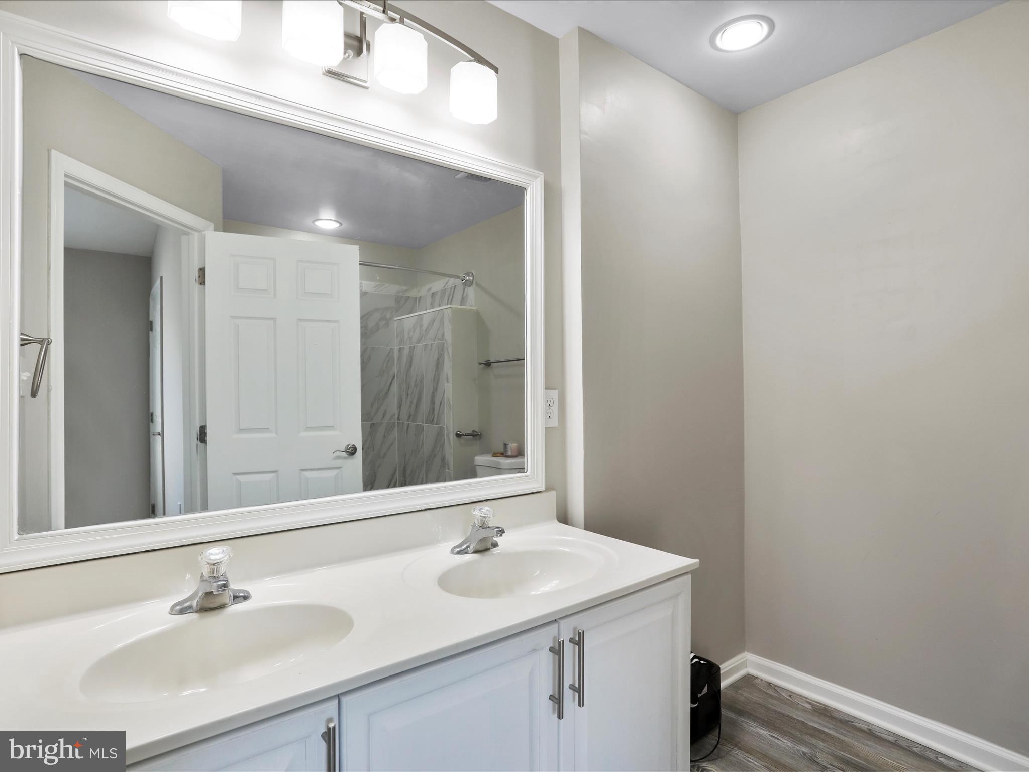 COUNTY GREEN - Residential