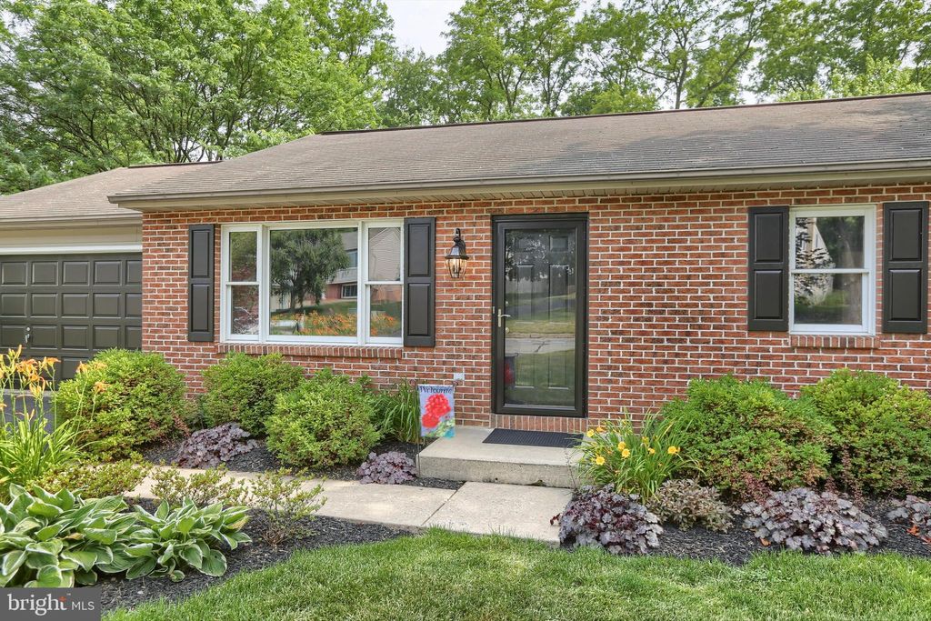 Photo of 207 PLEASANT HILL DR, LITITZ, PA 17543 (MLS # PALA2036126)