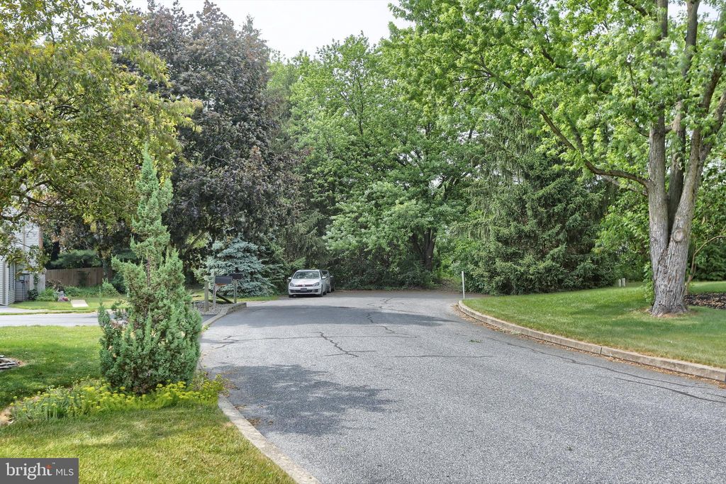 Photo of 207 PLEASANT HILL DR, LITITZ, PA 17543 (MLS # PALA2036126)