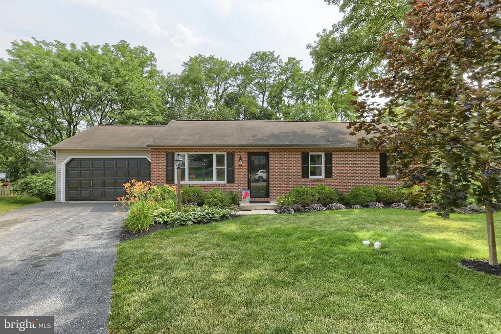 Photo of 207 PLEASANT HILL DR, LITITZ, PA 17543 (MLS # PALA2036126)