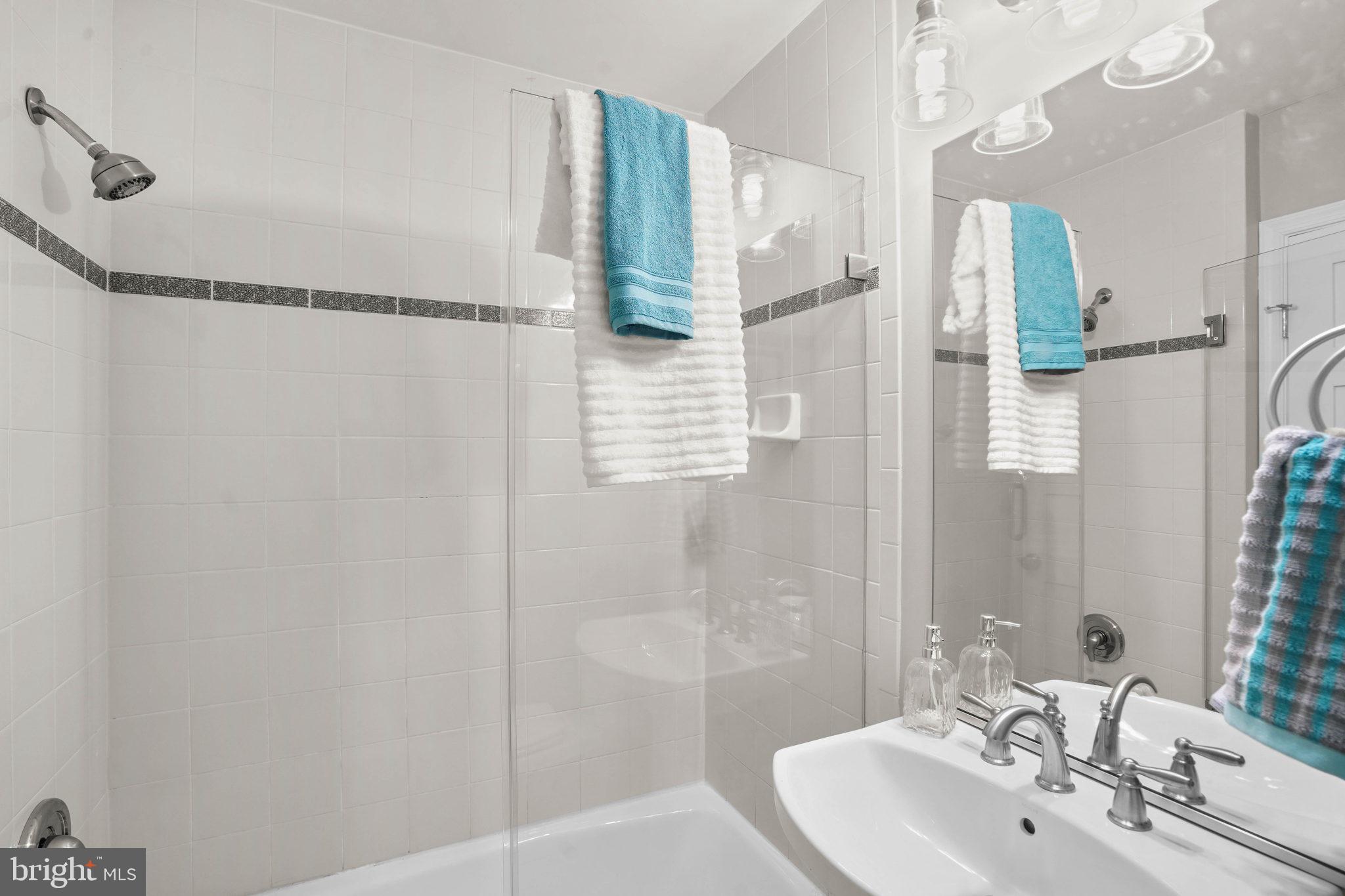 HOLLYWOOD PARK - Residential