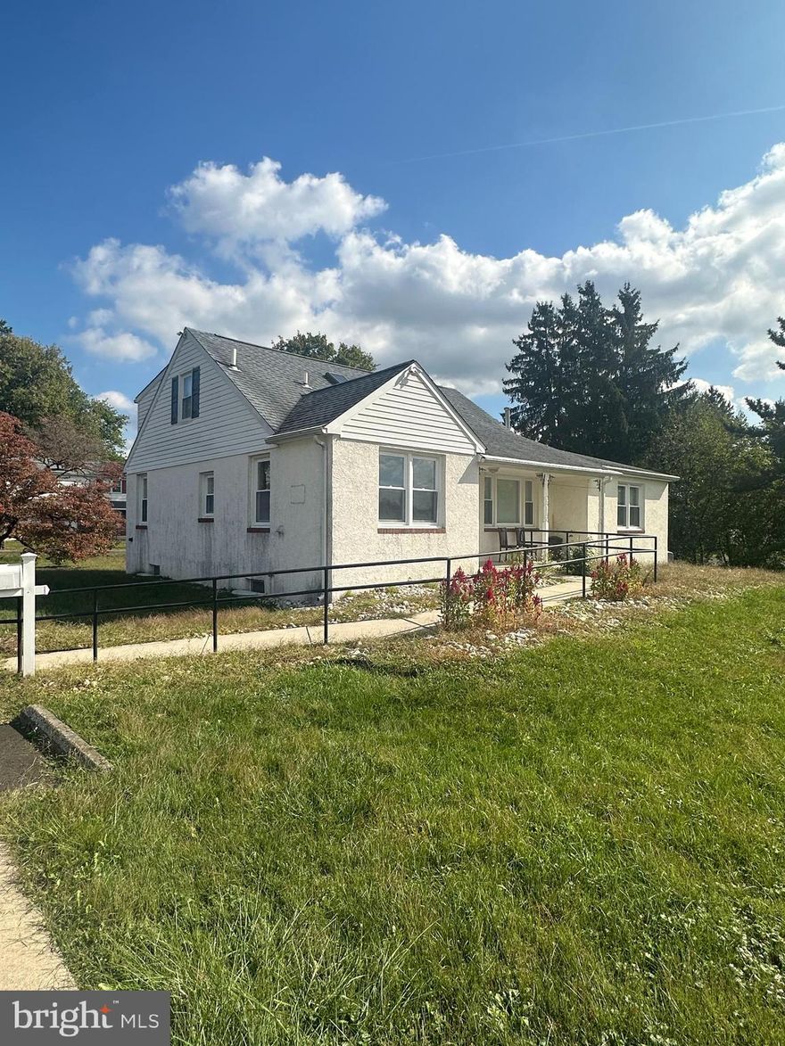 PRIME OFFICE SPACE- This is an incredible opportunity to lease a mixed use building set right in the heart of Warminster. Close to shopping and yet located amongst residential homes in a much sought after neighborhood. This property is prefect for balancing home and work life!!  Approximately 2,200 sqaure feet with plenty of parking.