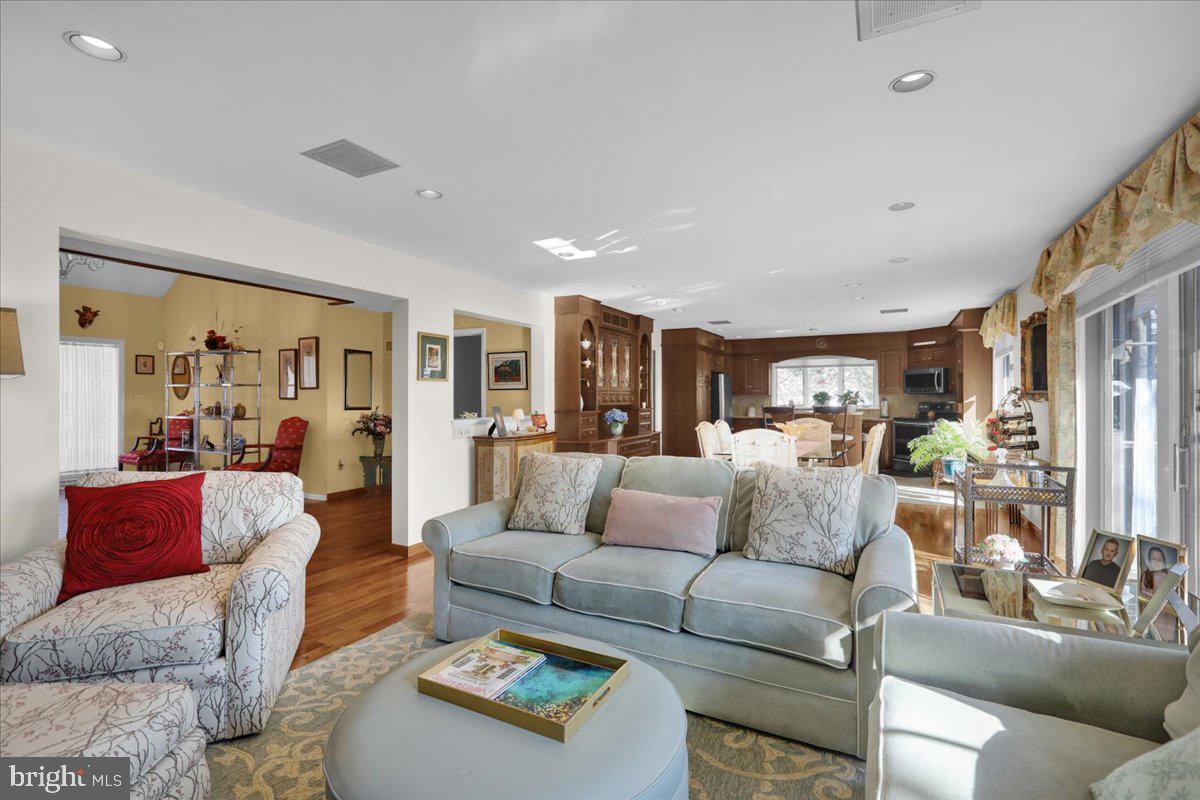 WYOMISSING HILLS - Residential