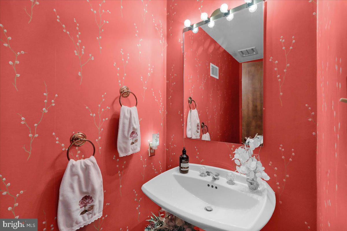 WYOMISSING HILLS - Residential