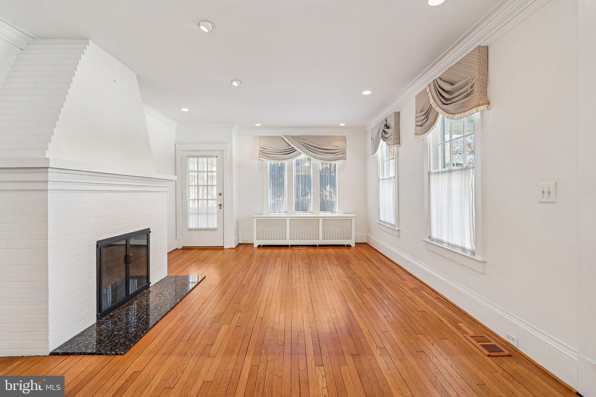 ARLINGTON RIDGE - Residential