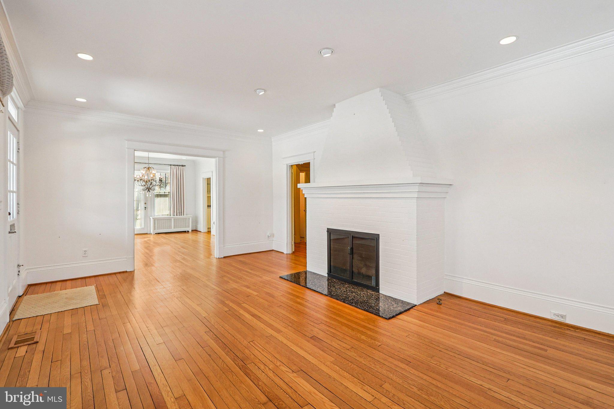 ARLINGTON RIDGE - Residential