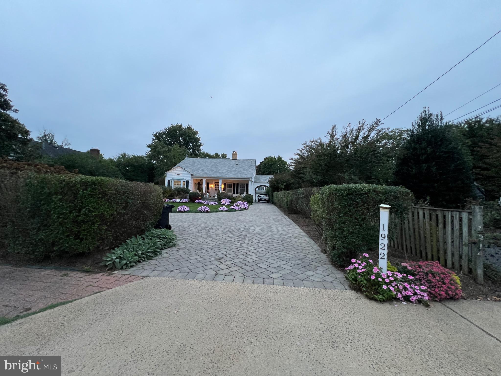 1922 S ARLINGTON ROAD