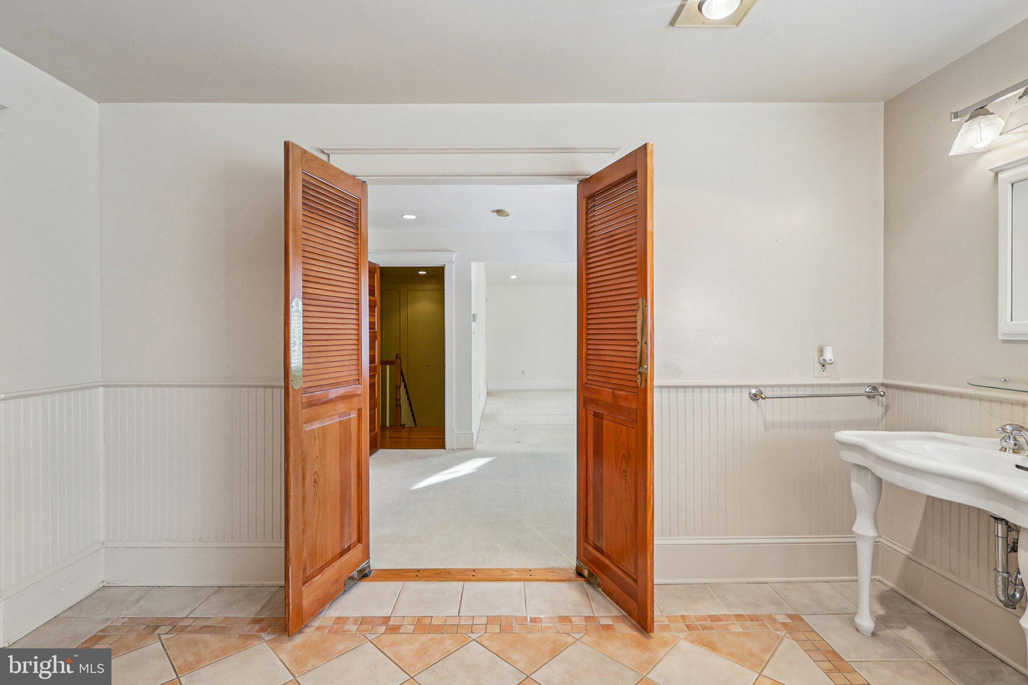 ARLINGTON RIDGE - Residential