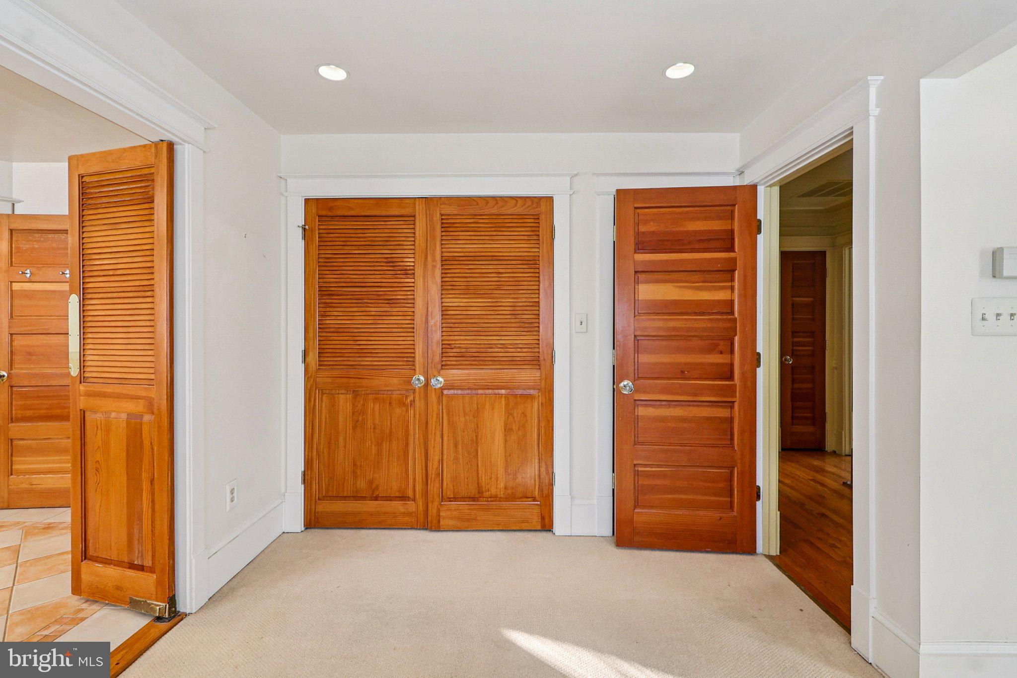 ARLINGTON RIDGE - Residential