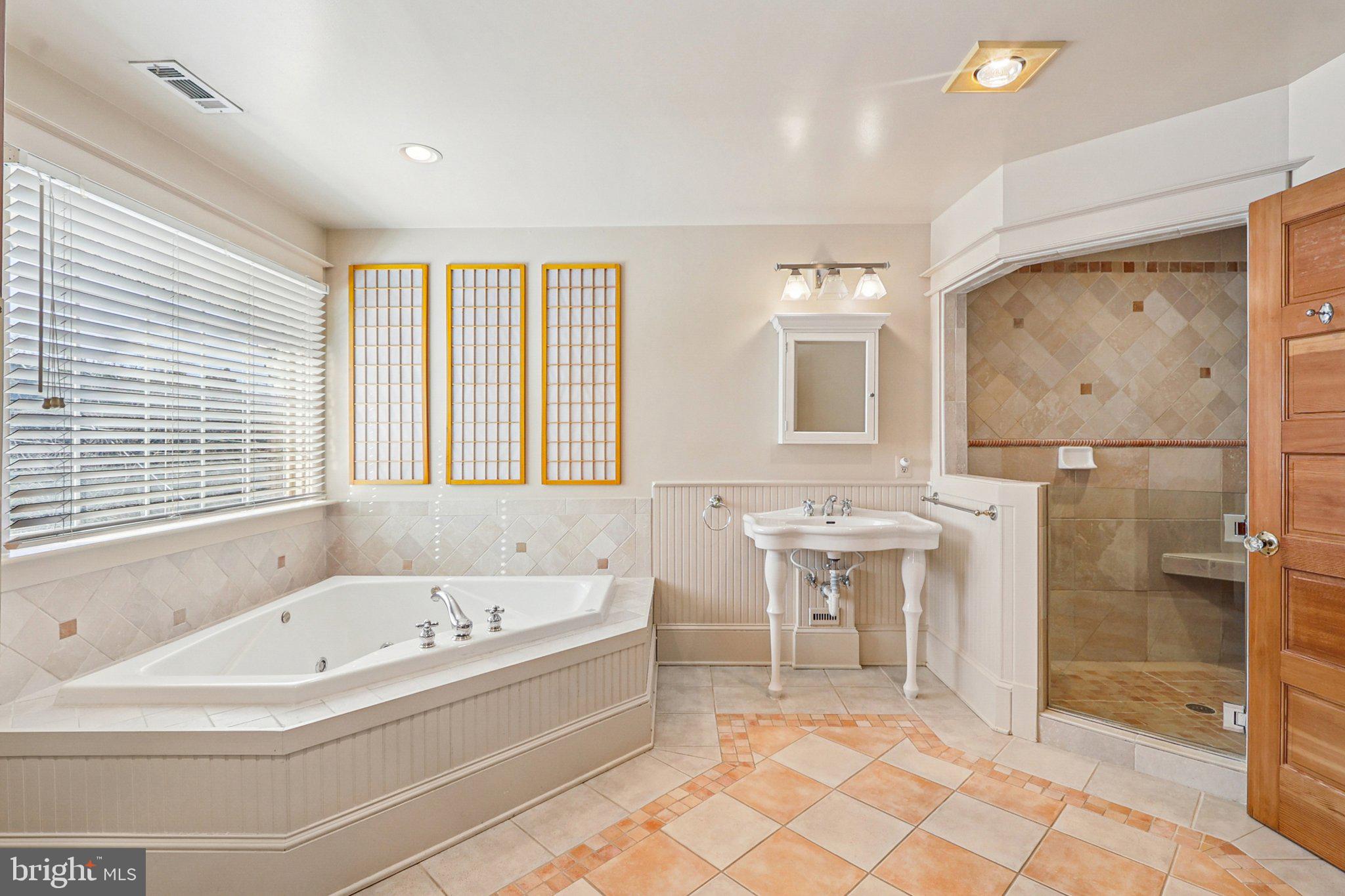 ARLINGTON RIDGE - Residential