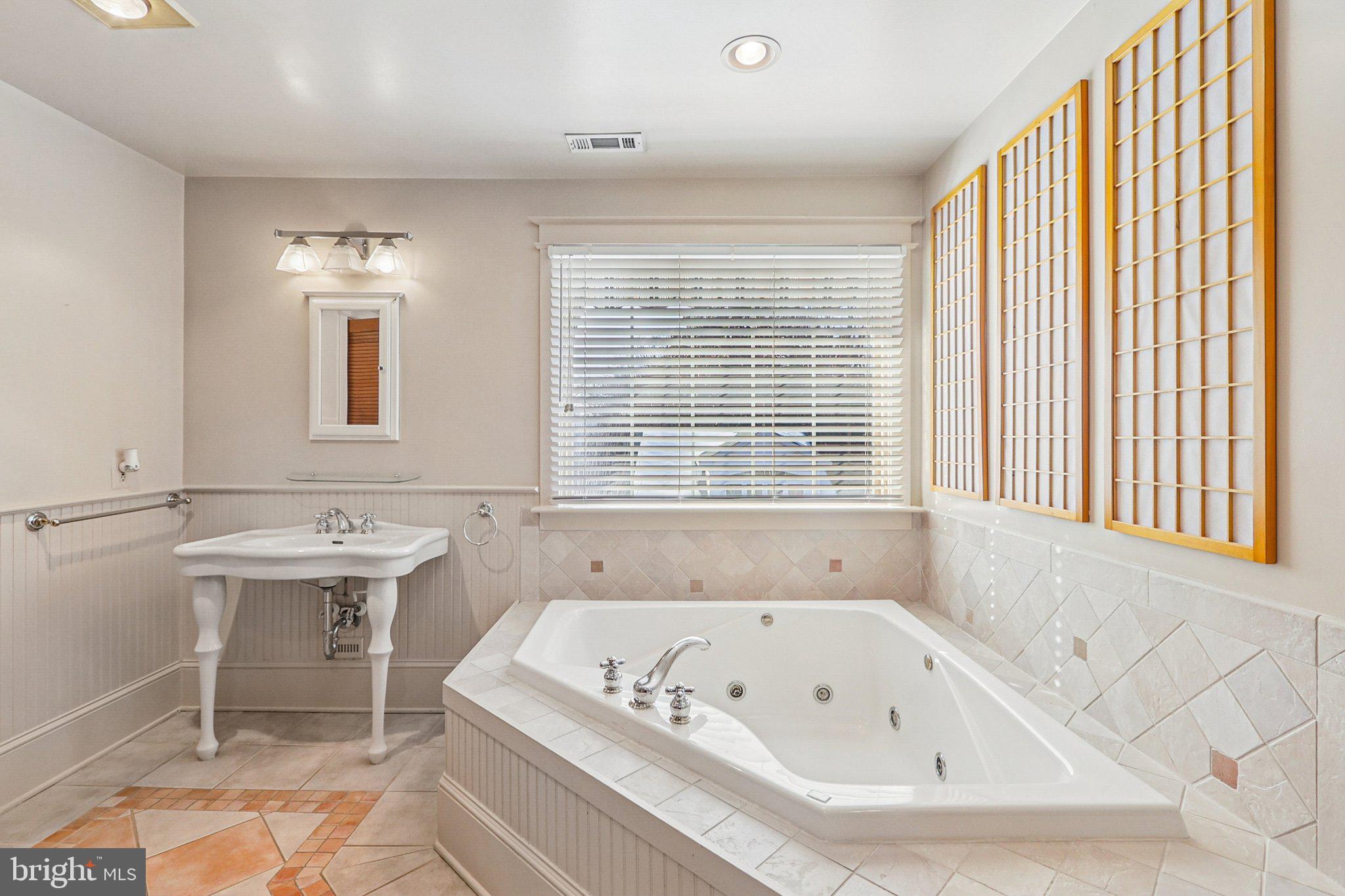 ARLINGTON RIDGE - Residential