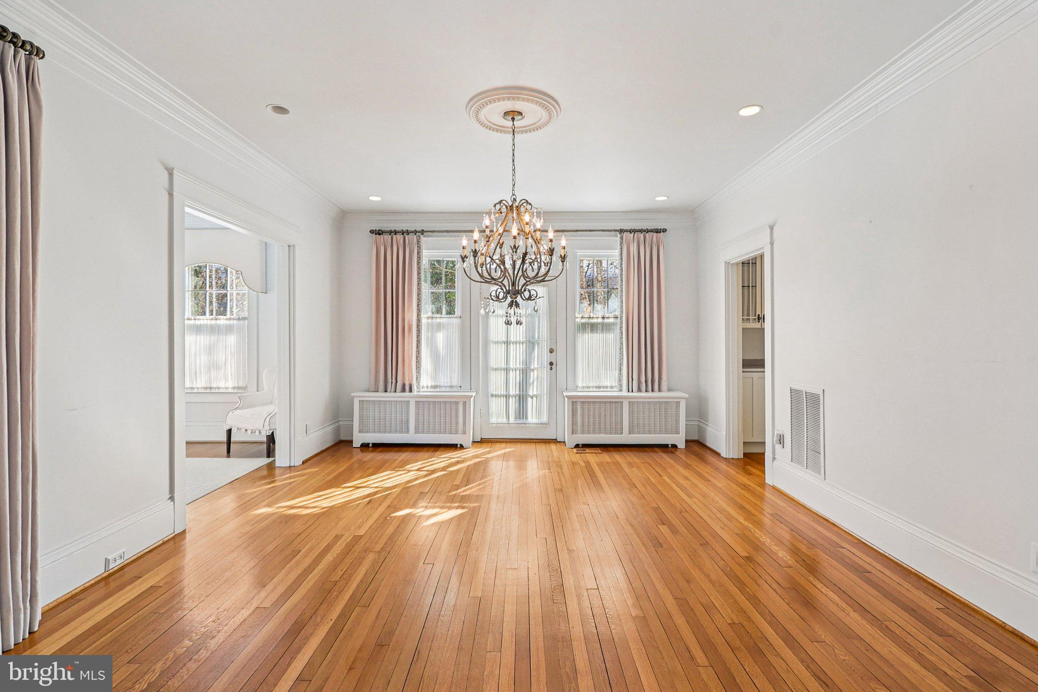 ARLINGTON RIDGE - Residential