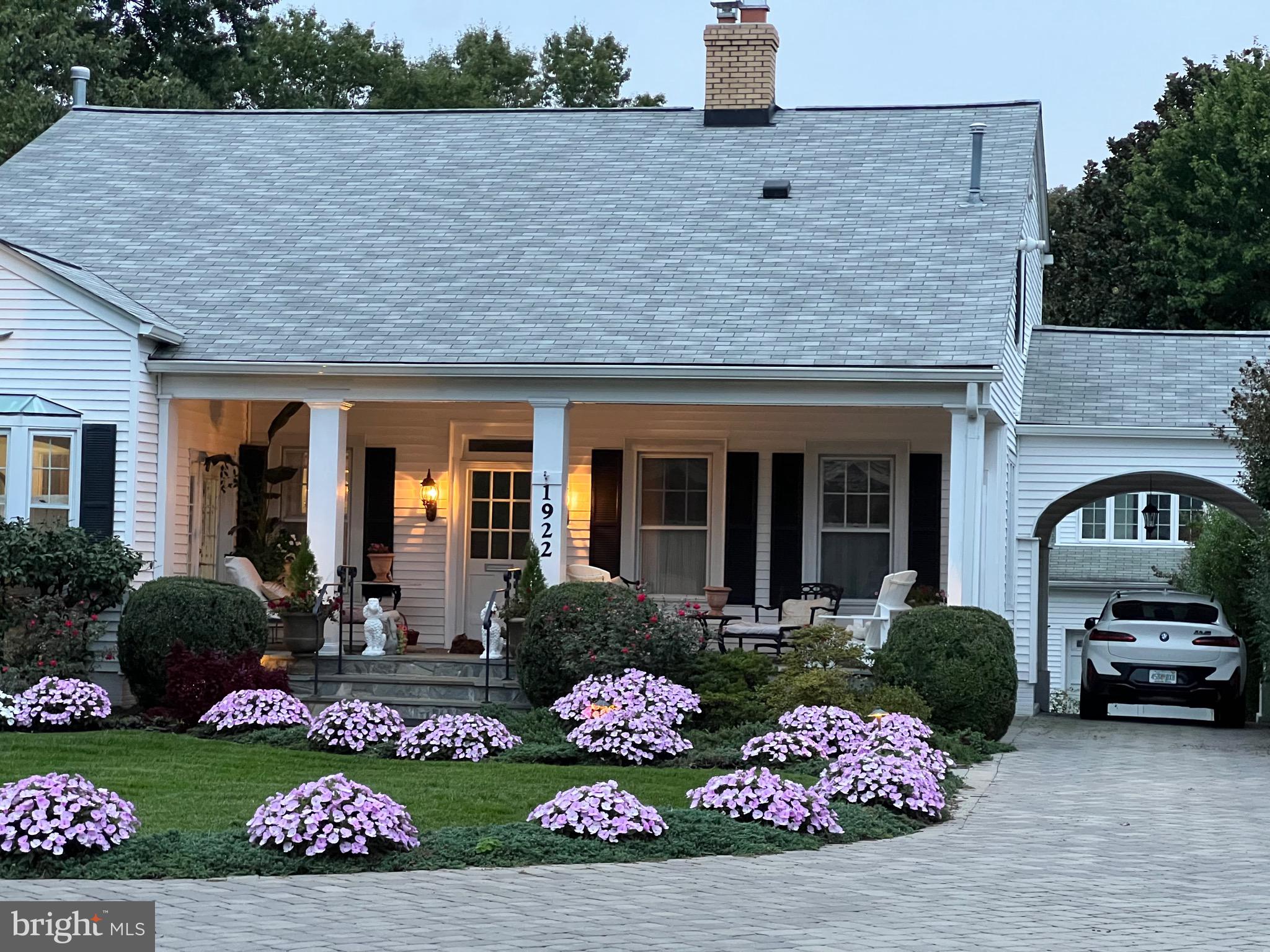 1922 S ARLINGTON ROAD