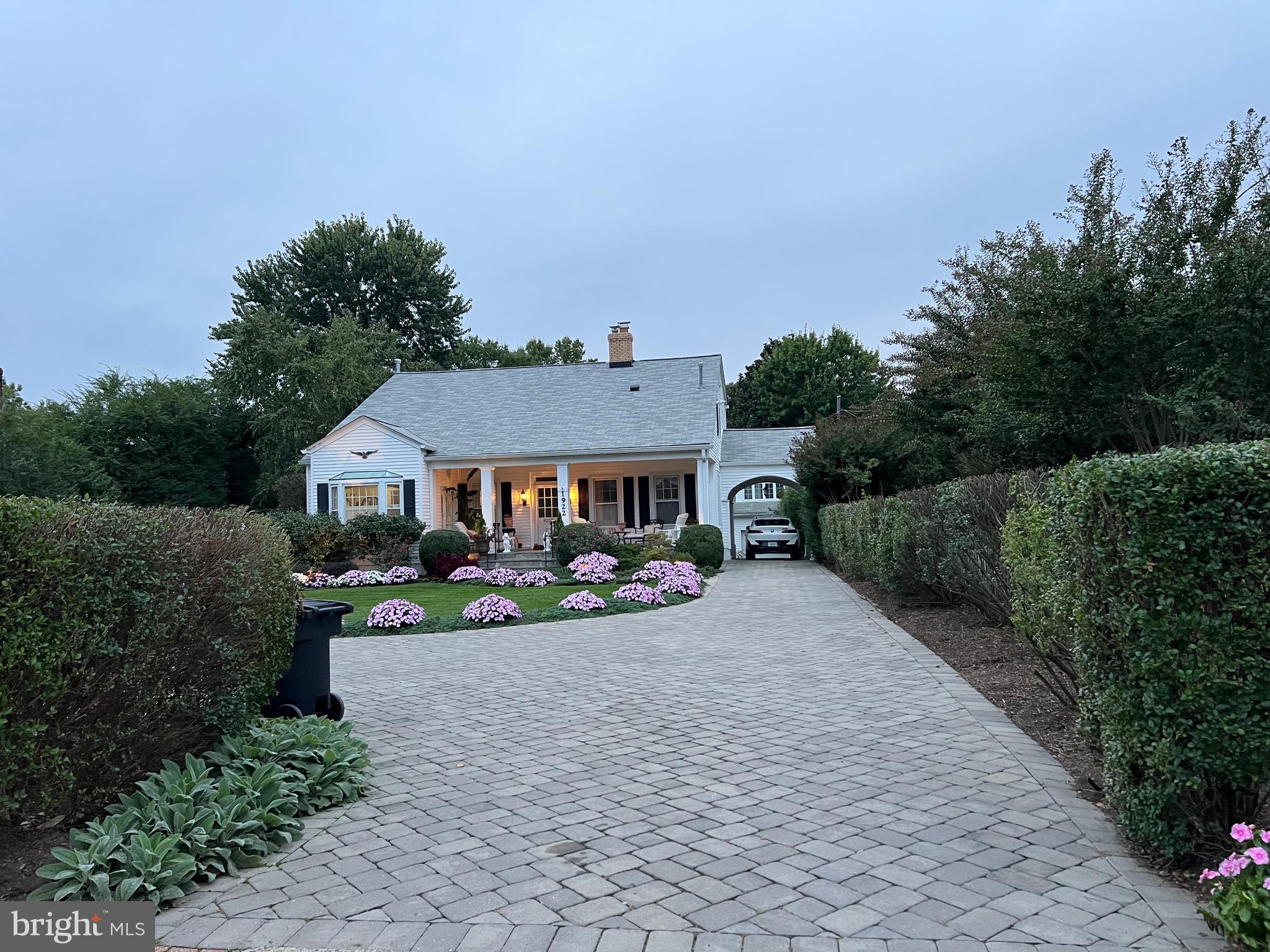 1922 S ARLINGTON ROAD