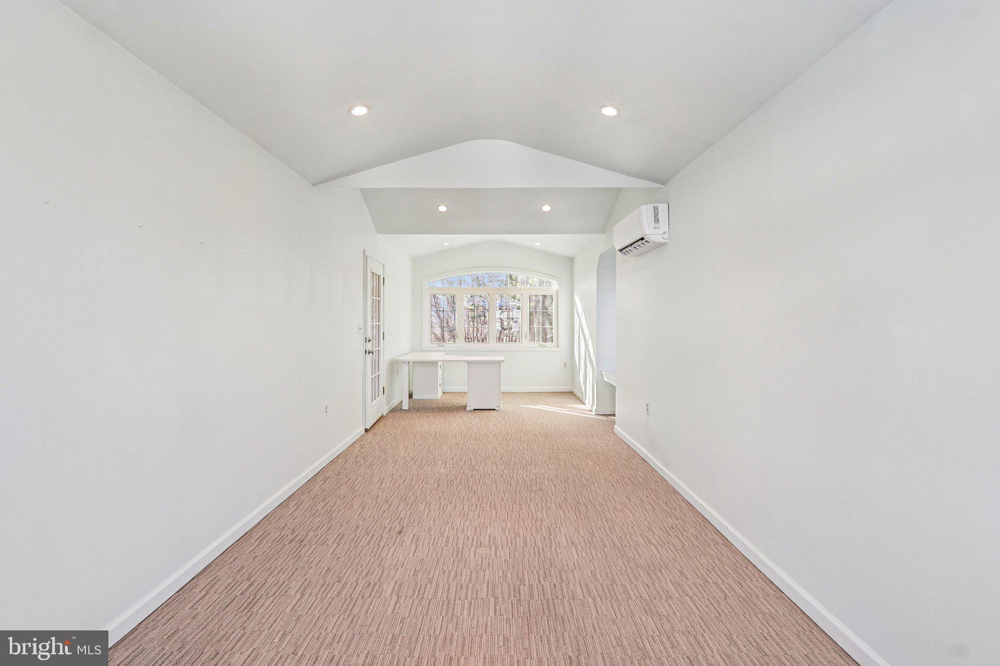 ARLINGTON RIDGE - Residential