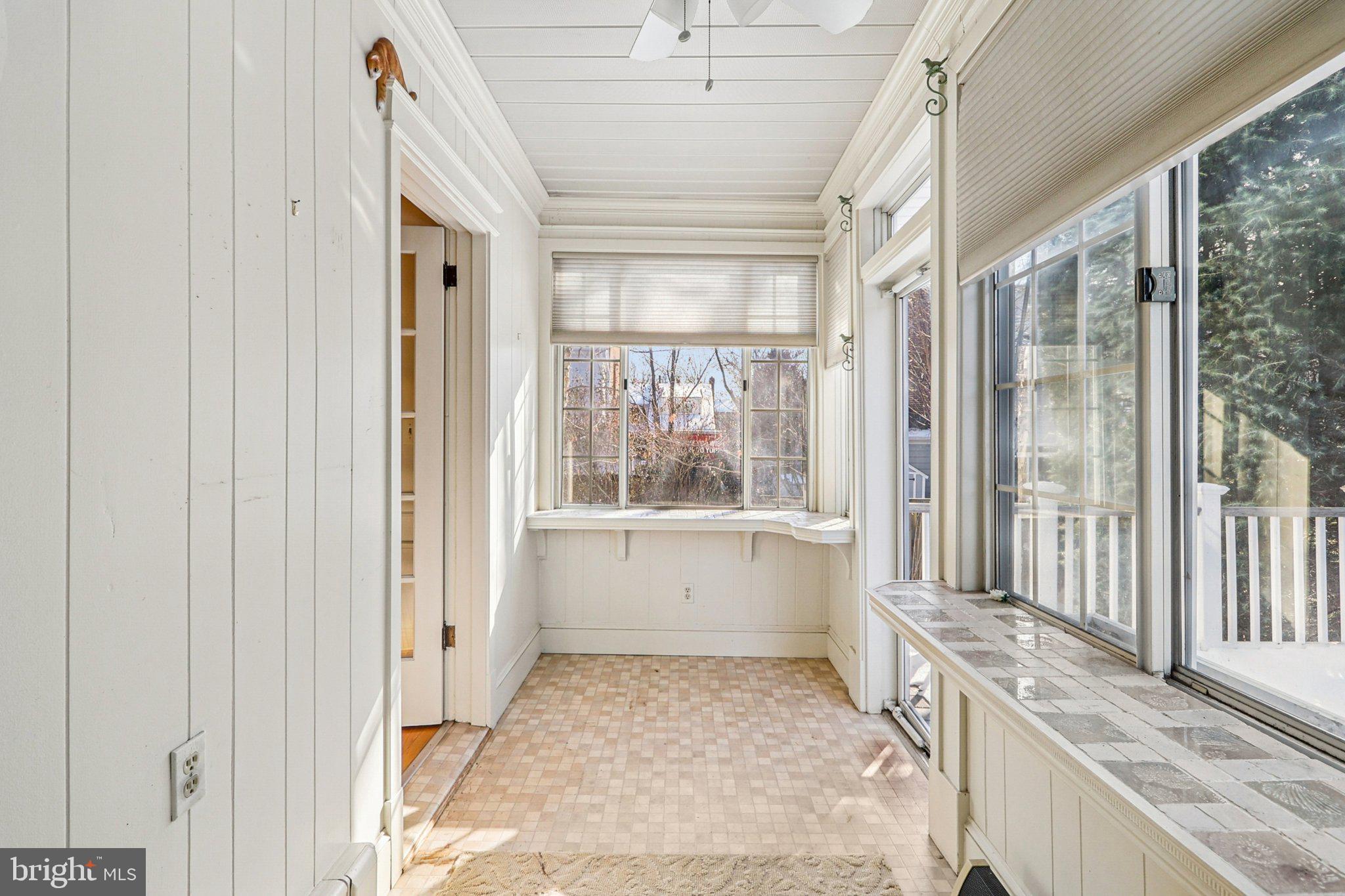 ARLINGTON RIDGE - Residential