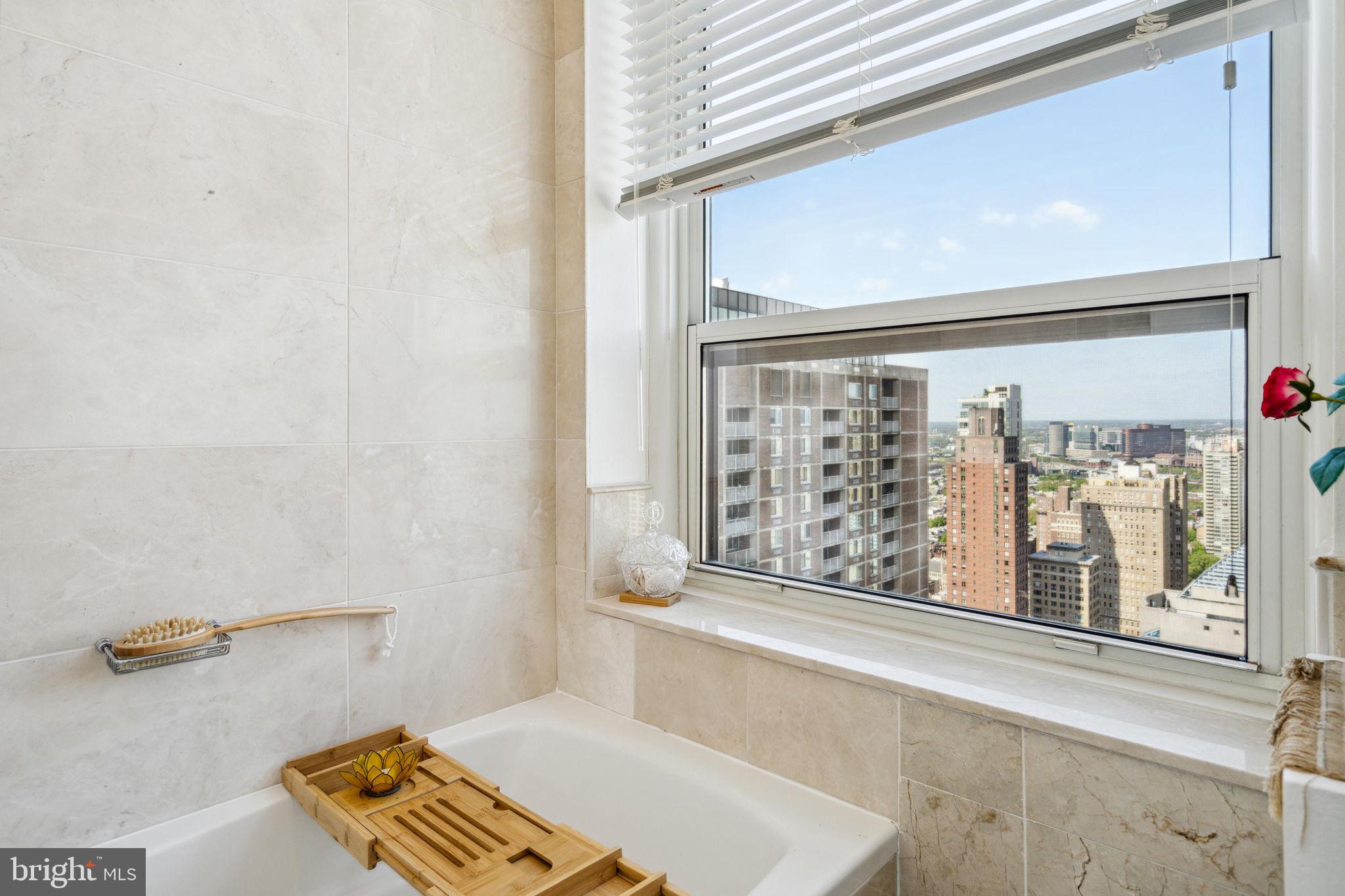 AVENUE OF THE ARTS - Residential