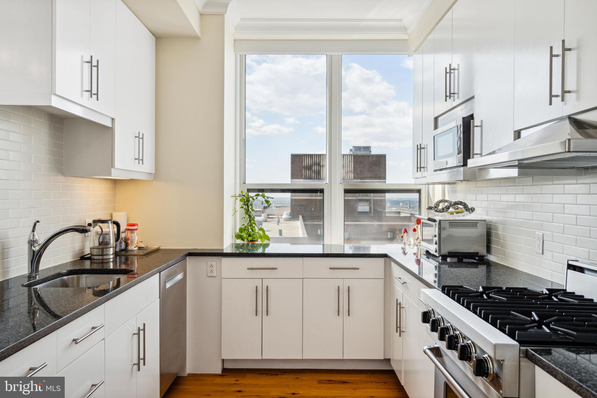 AVENUE OF THE ARTS - Residential